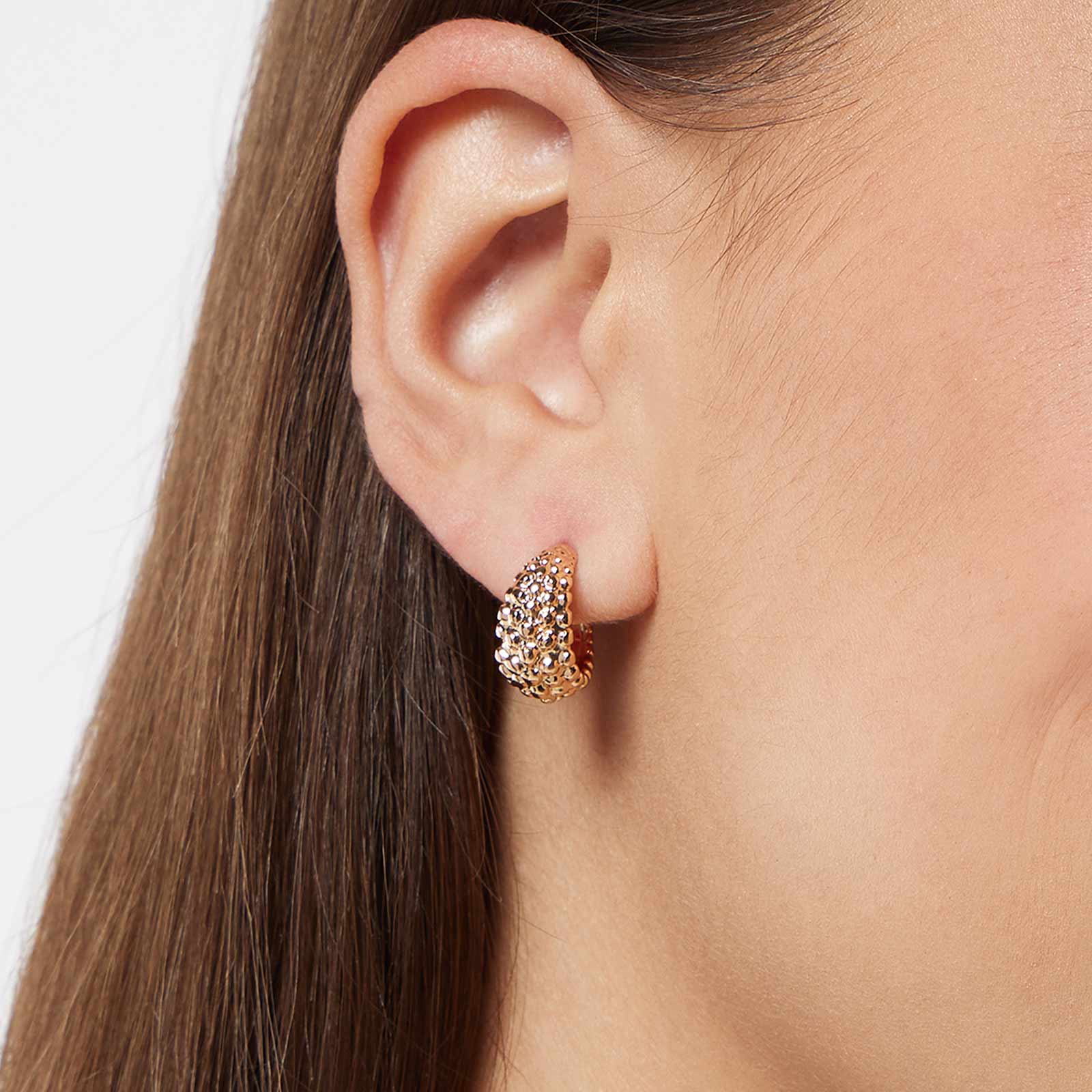 Guldfärgade örhängen - mönstrade hoops, 10mm
