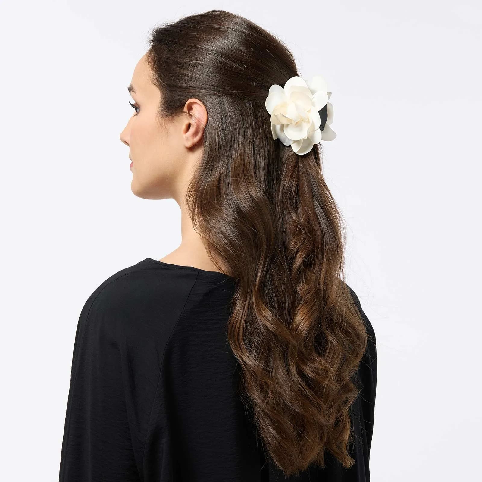 Hårklämma med offwhite blomma, 8,5 cm 2