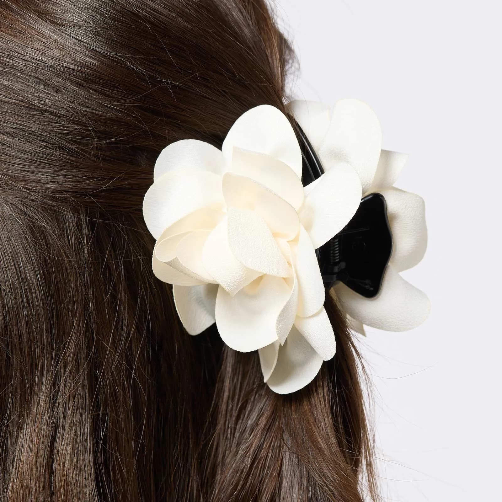Hårklämma med offwhite blomma, 8,5 cm 3
