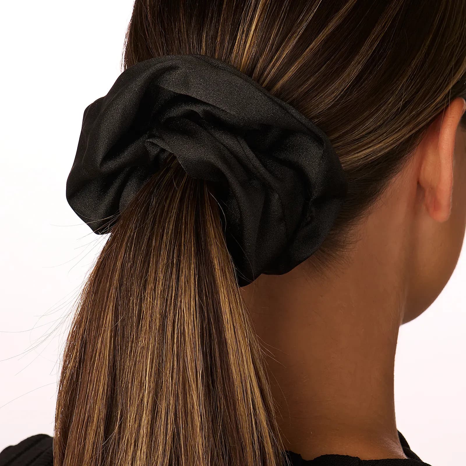 Svart hårsnodd, voluminös scrunchie i satin - 16cm 3