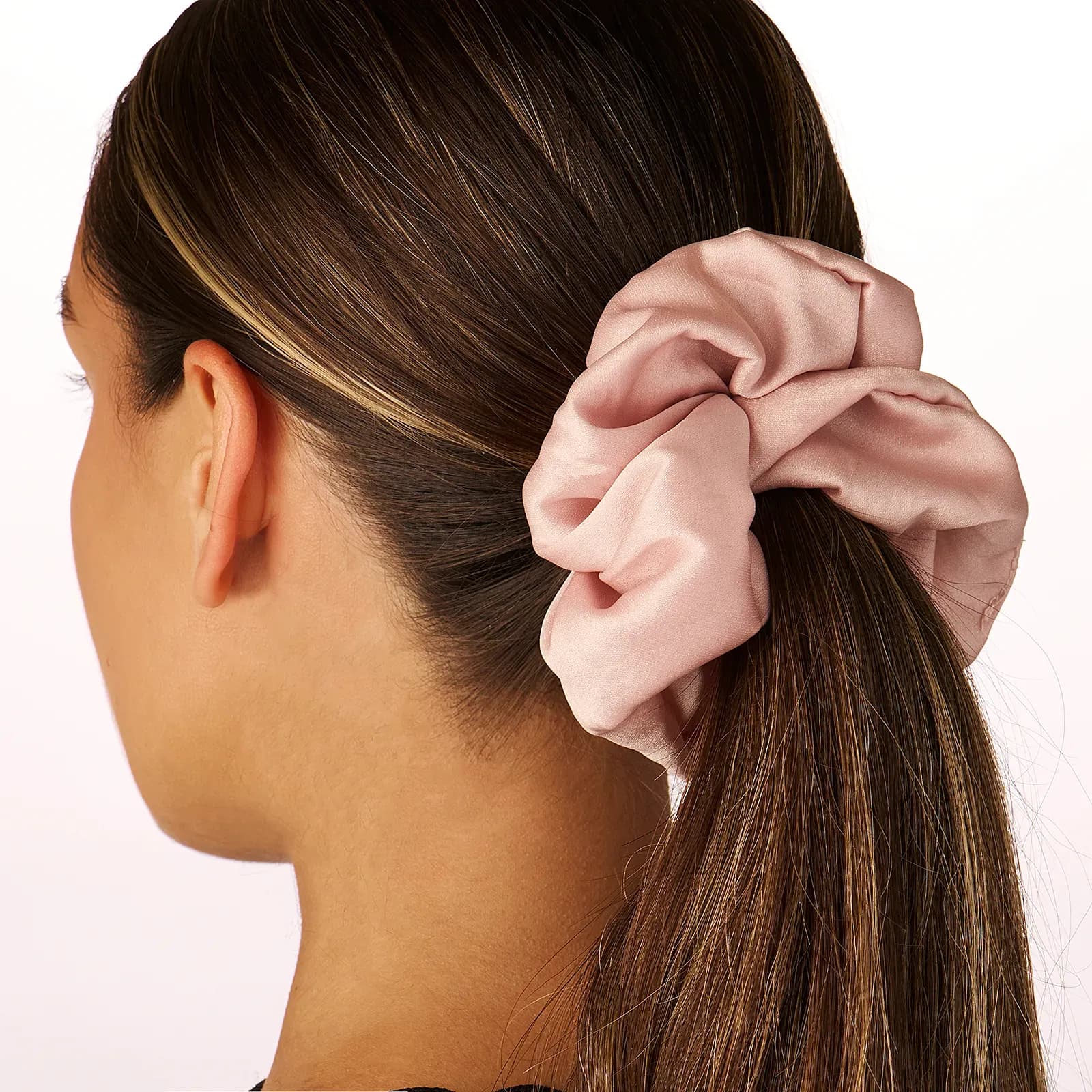 Ljusrosa hårsnodd, voluminös scrunchie i satin - 16cm 3