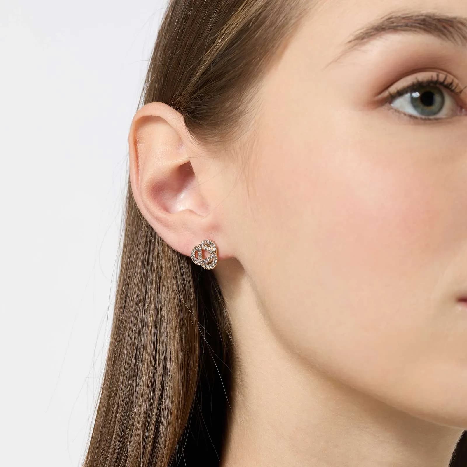 Guldfärgade studs, Triquetra 2