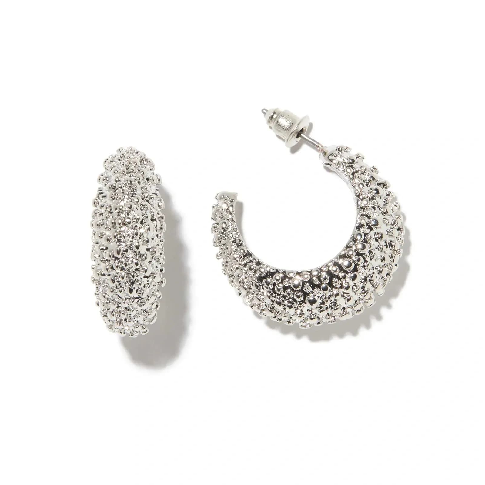 Silverfärgade örhängen -knottriga hoops, 16mm