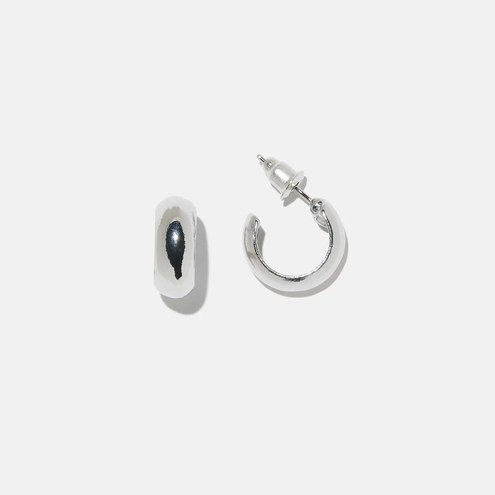 Silverfärgad örhängen, rundade hoops, 10 mm