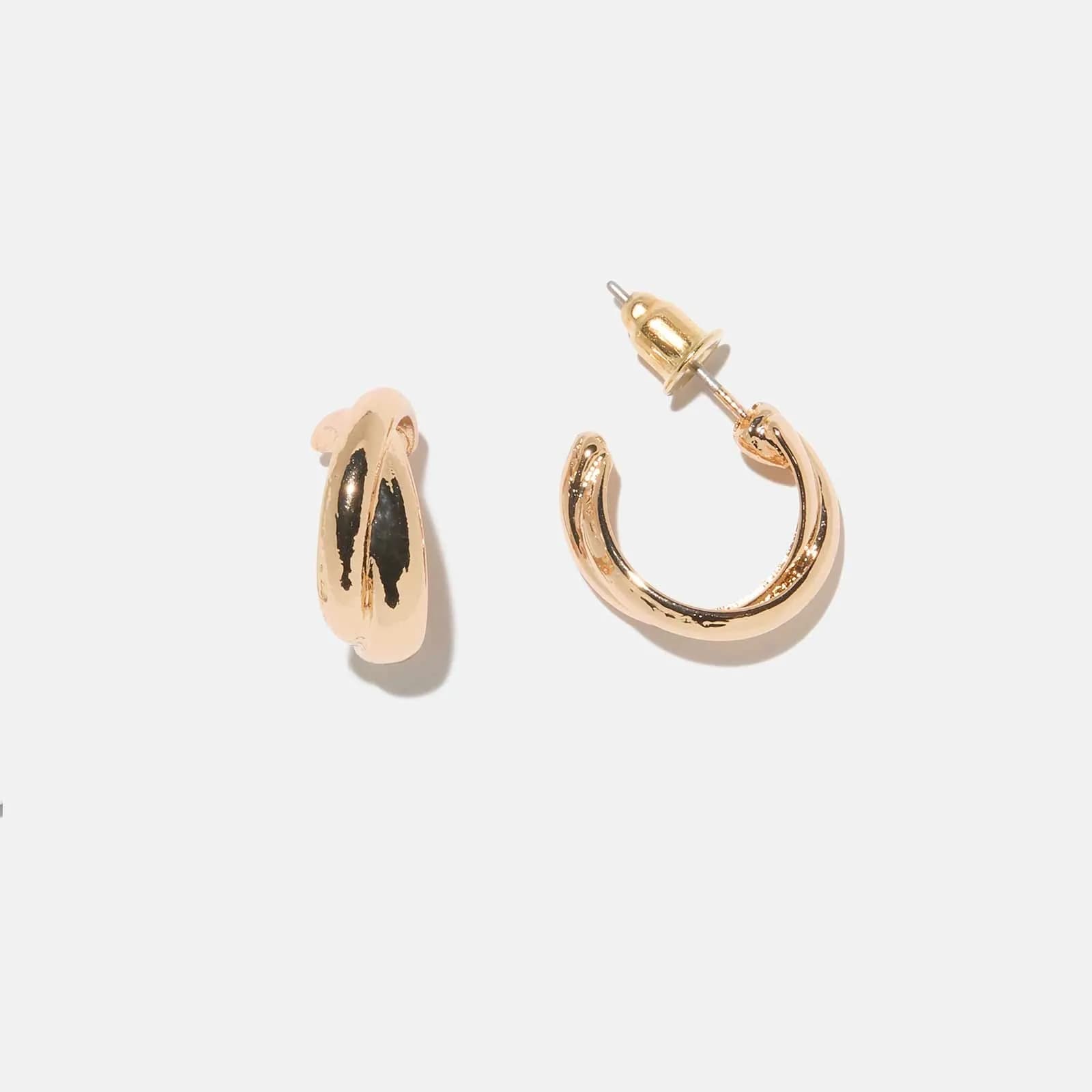Guldfärgade örhängen - vridna hoops, 15mm