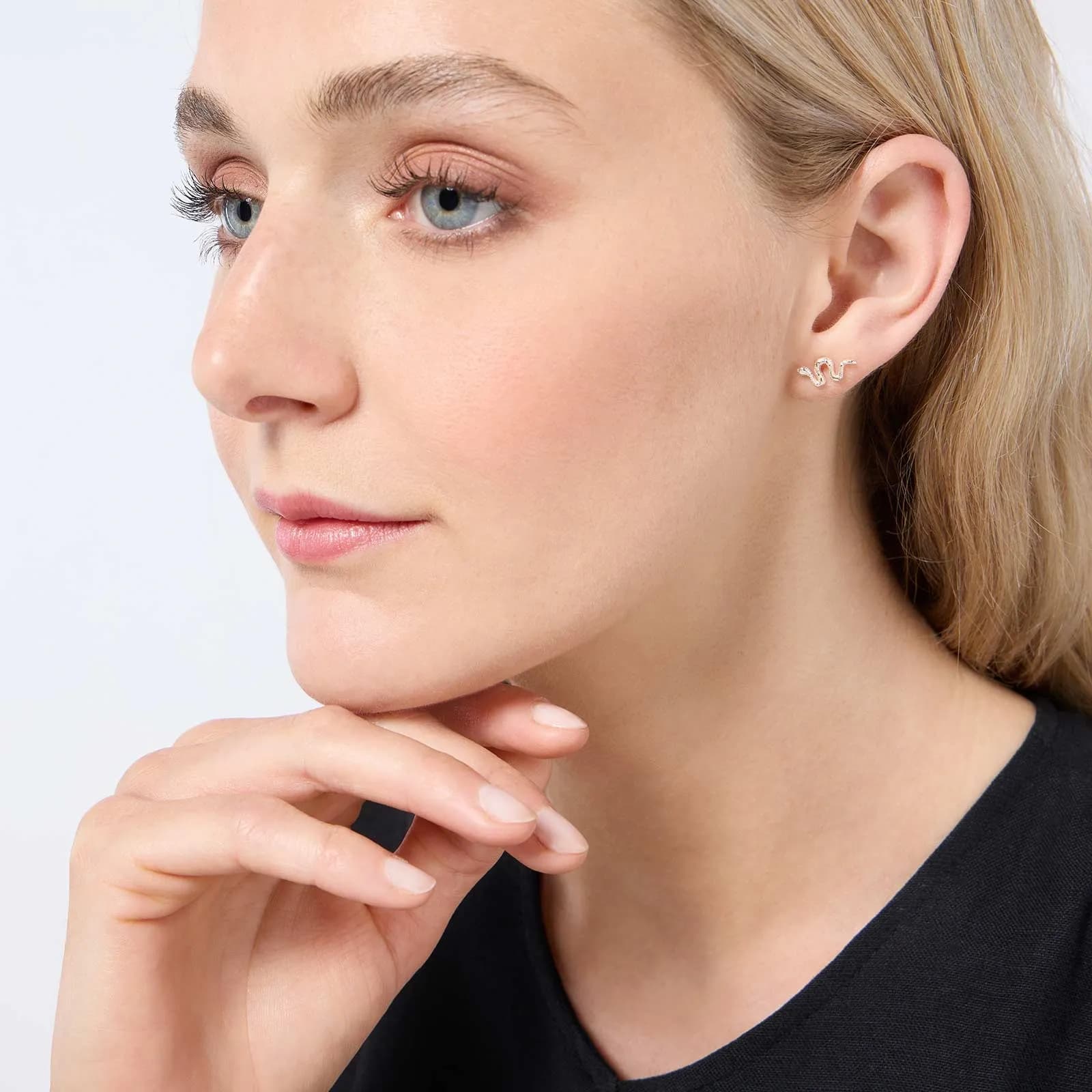 Guldfärgade örhängen -  studs ormar 2