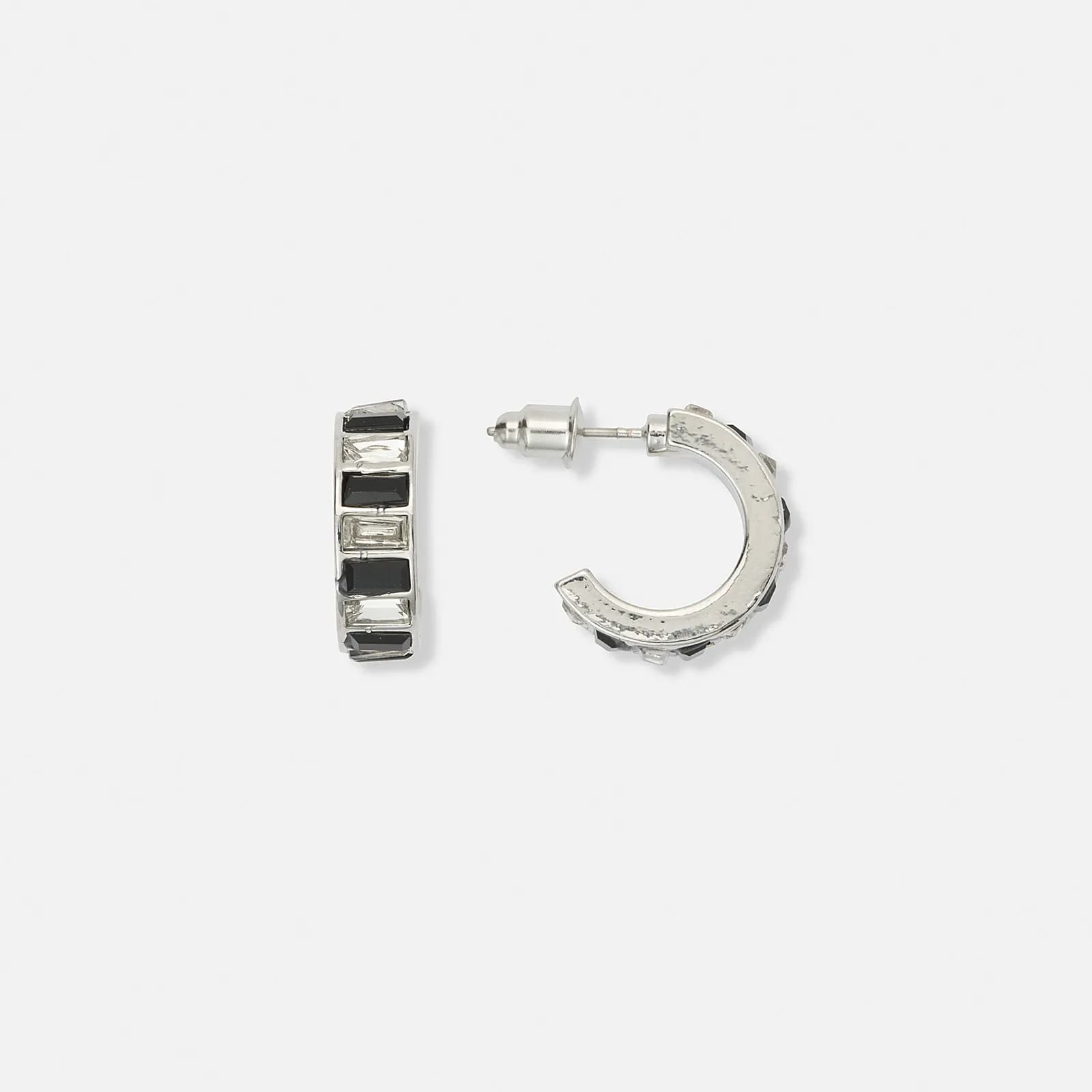 Silverfärgade örhängen, hoops med svart/vita stenar - 16 mm