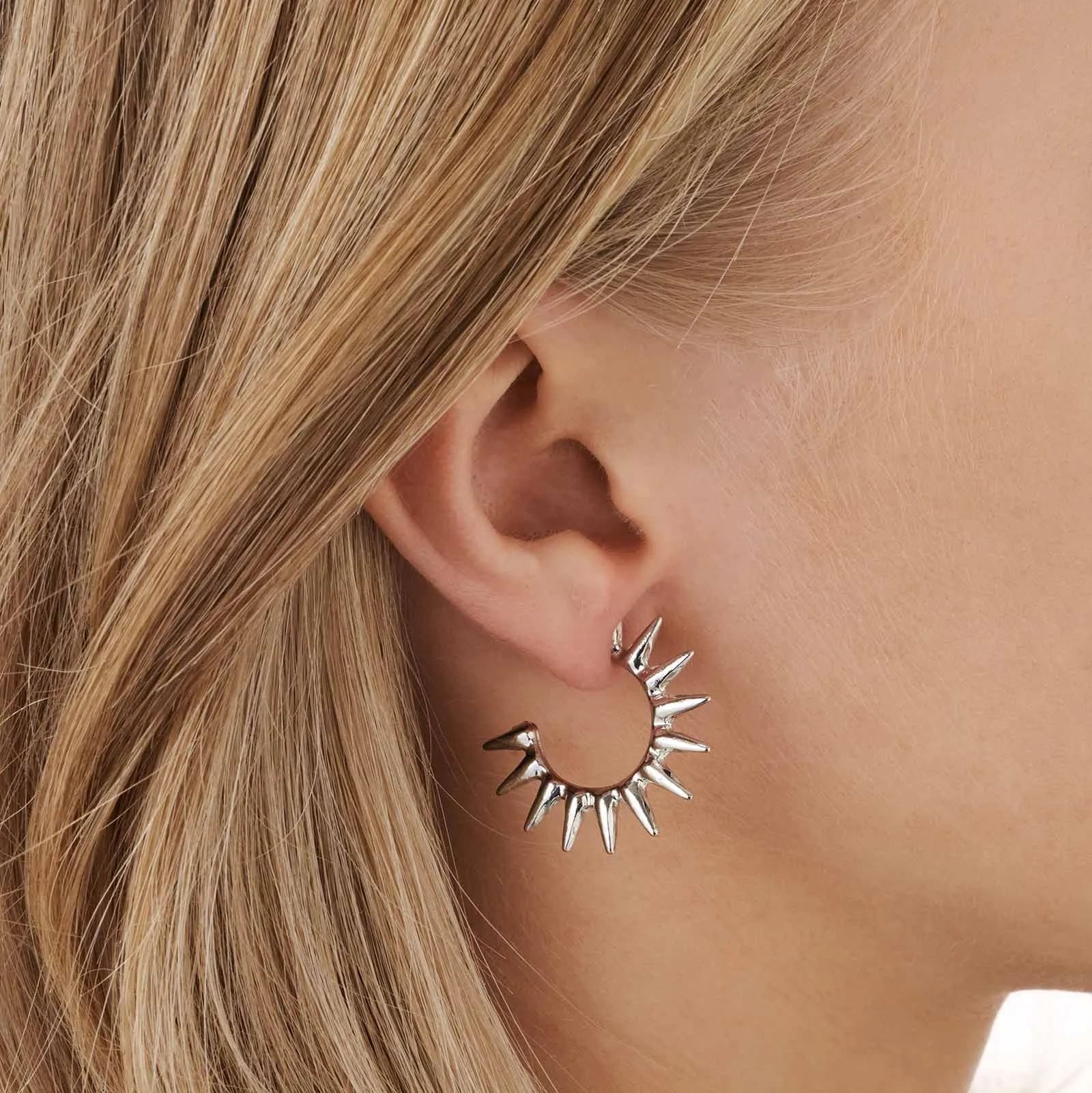 Silverfärgade örhängen - hoops, spikes, 30mm 2