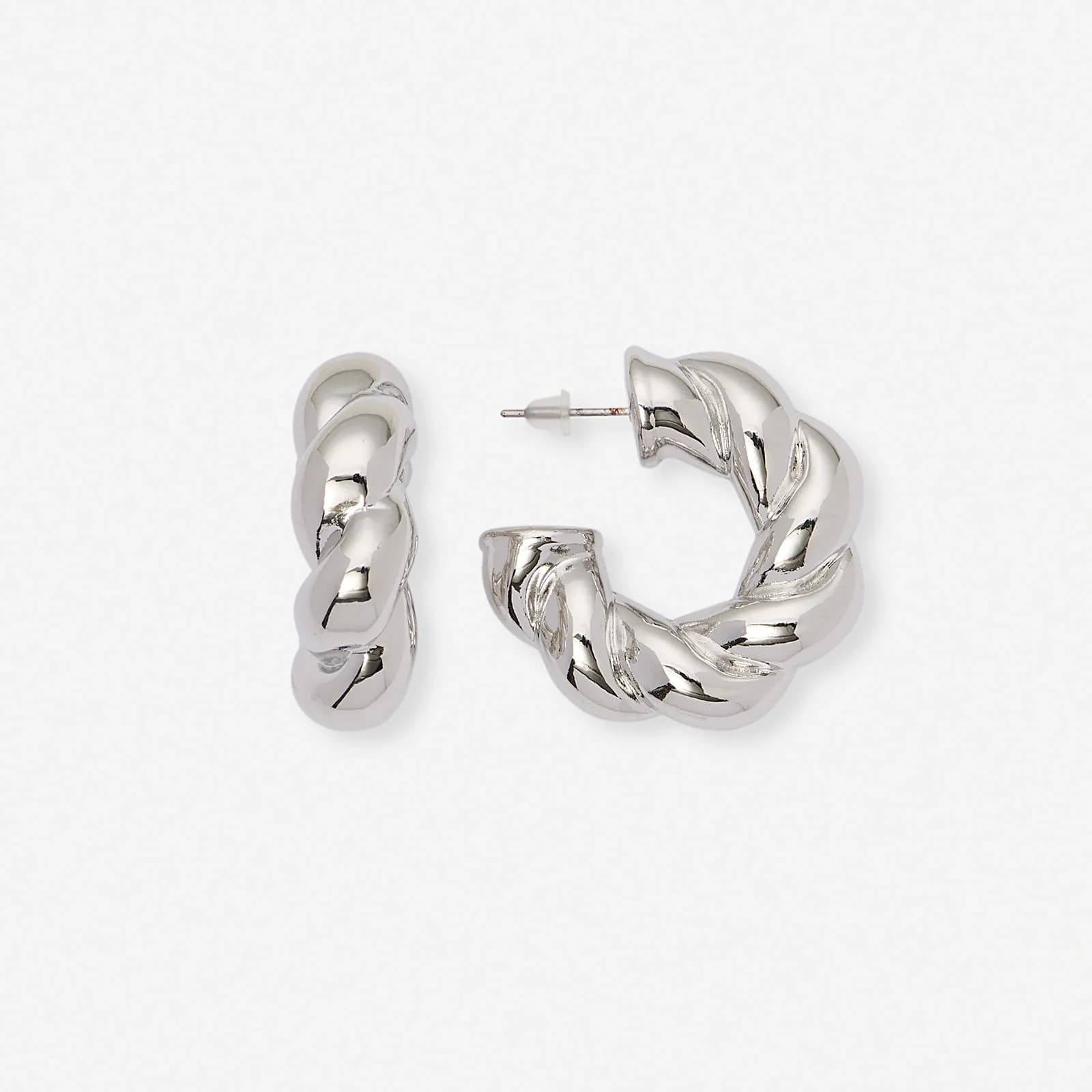 Silverfärgade örhängen - vridna hoops 33mm