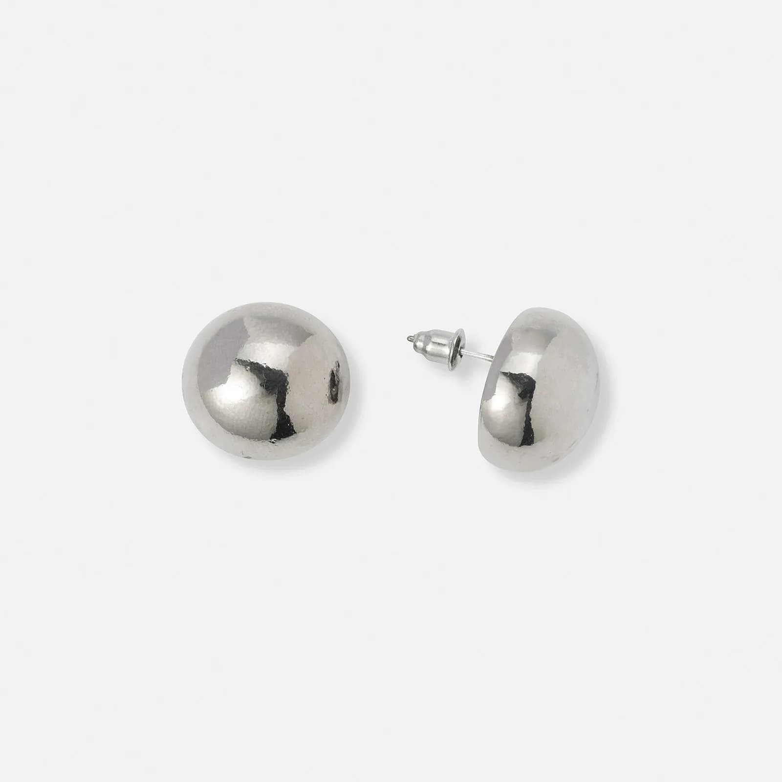 Silverfärgade örhängen halv knapp - 18 mm