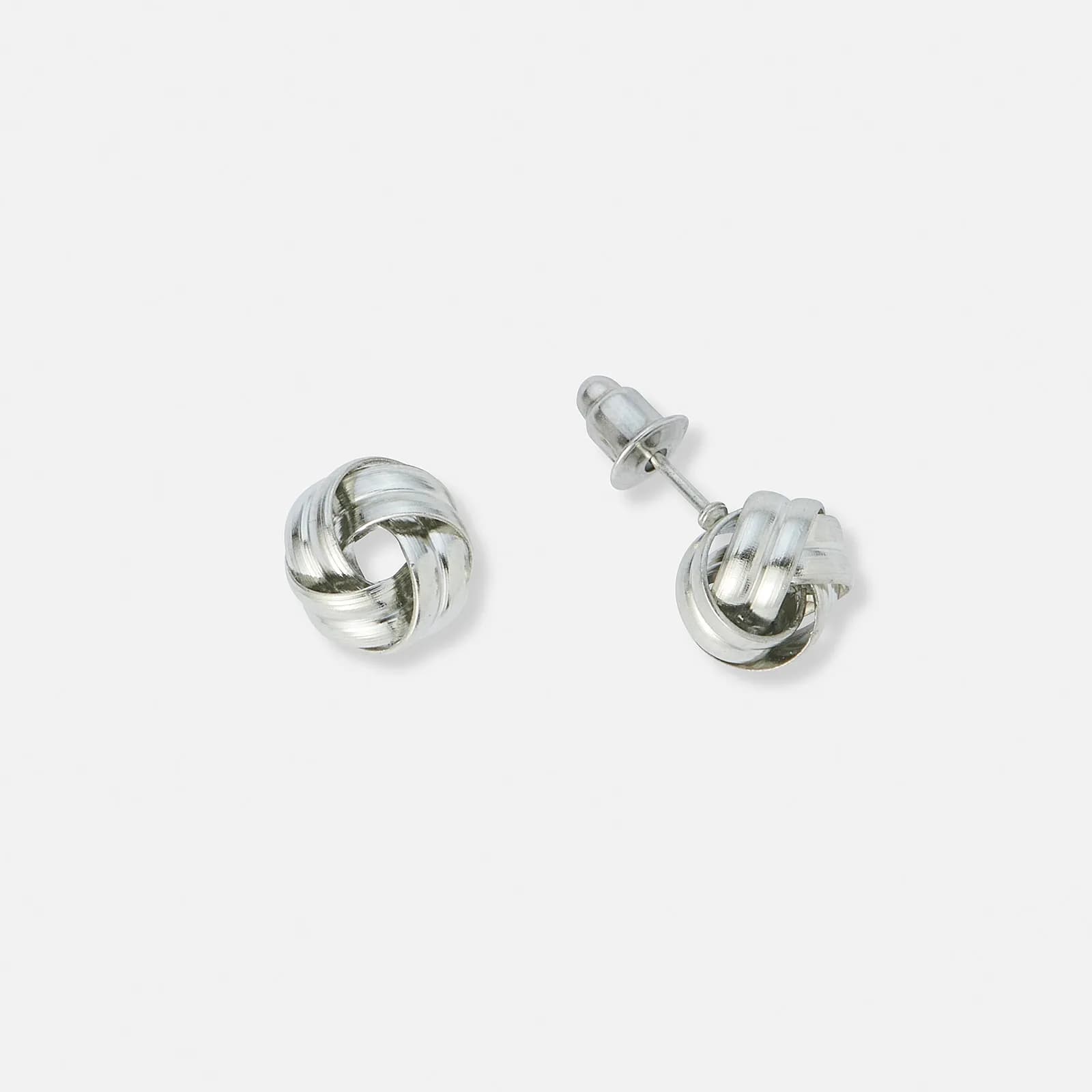 Silverfärgade örhängen knut - 10 mm