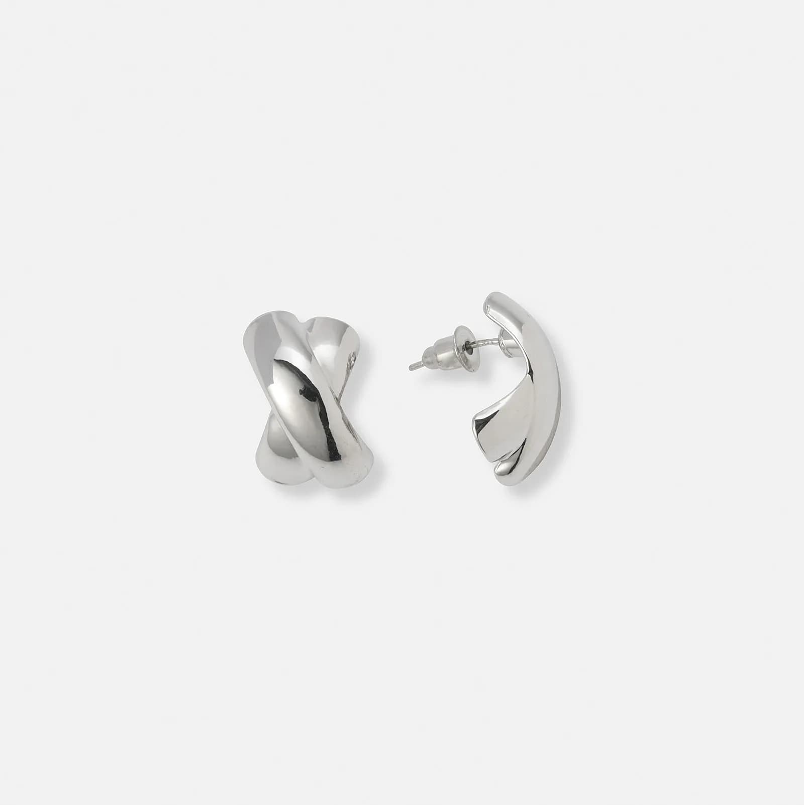 Silverfärgade örhängen böjt X - 17x11 mm