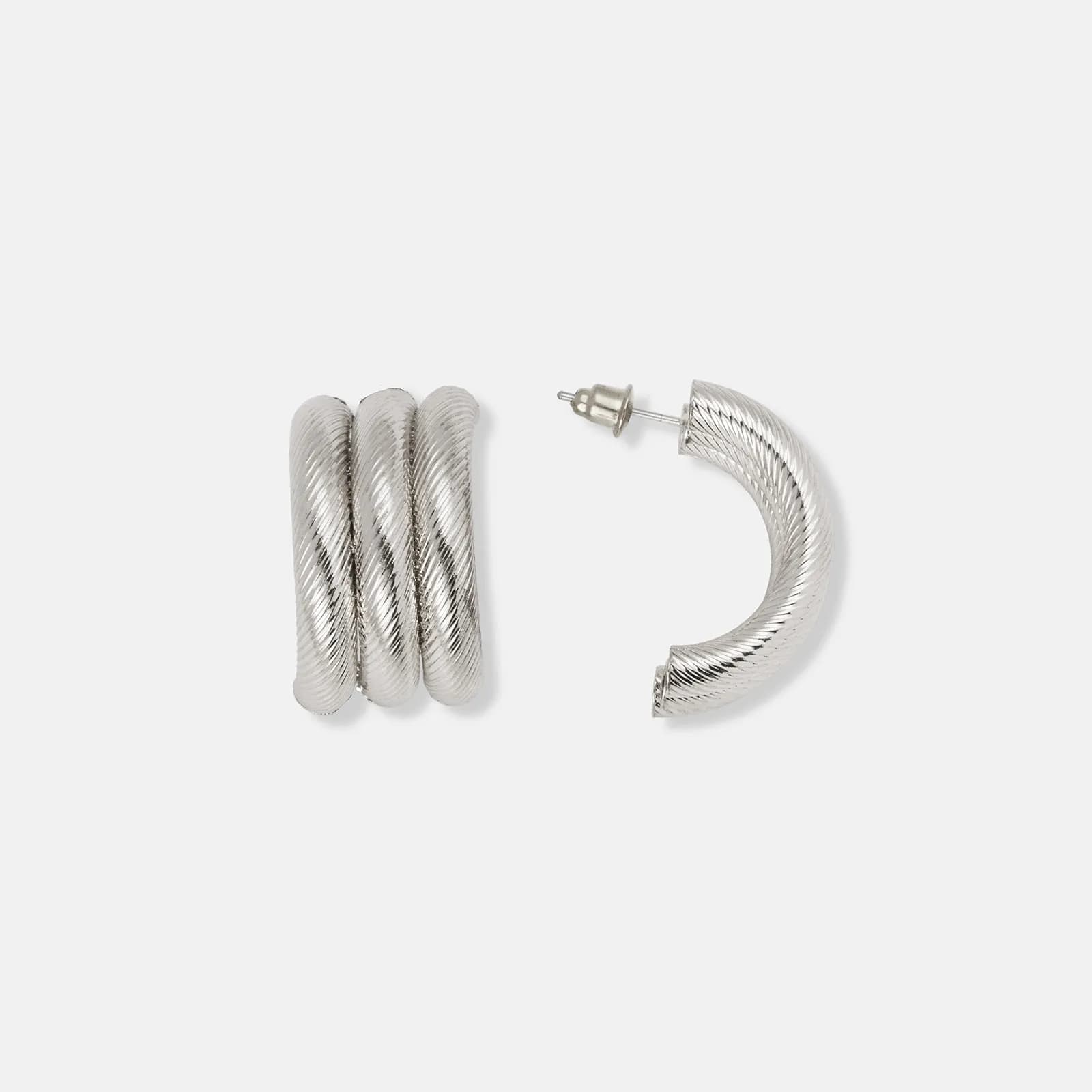 Silverfärgade örhängen, räfflade creoler med tre rader - 2 cm