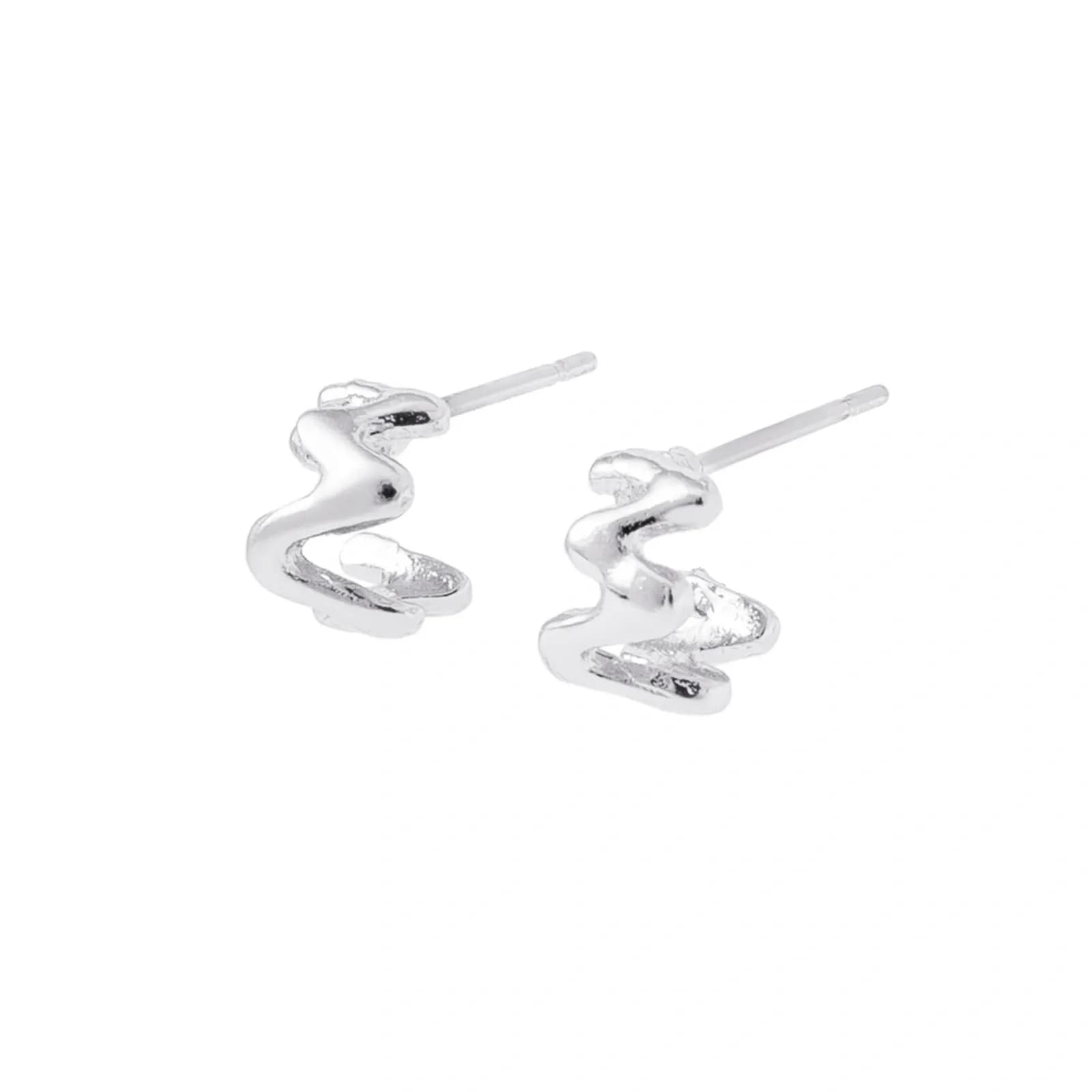 Silverfärgade örhängen C-hoops, vågig design - 1,5cm