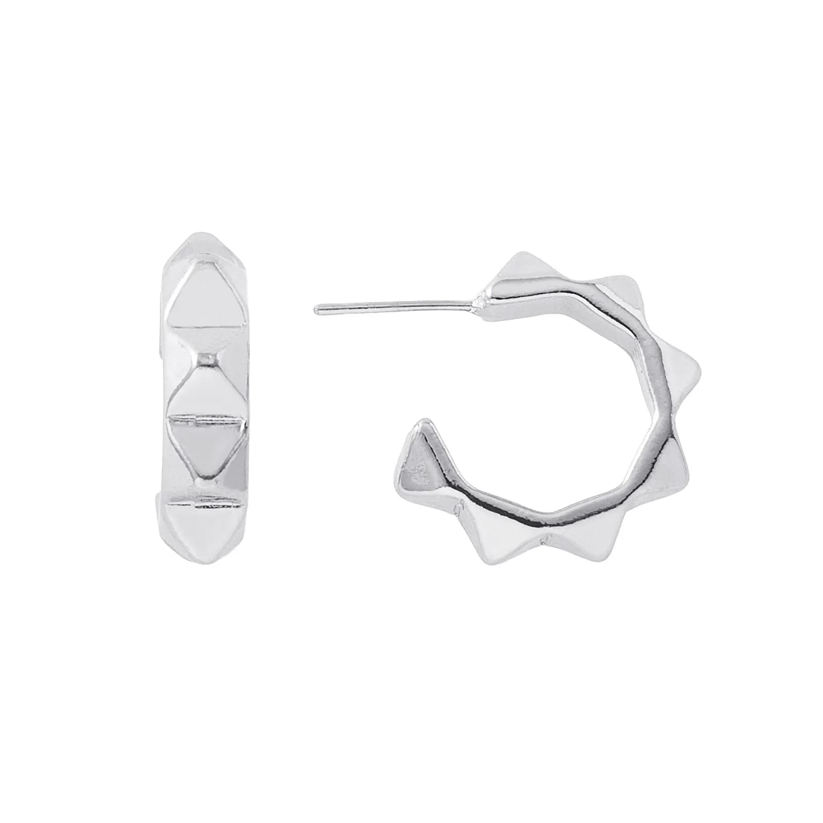 Silverfärgade örhängen, hoops med nitar - 0,5x1,5 cm