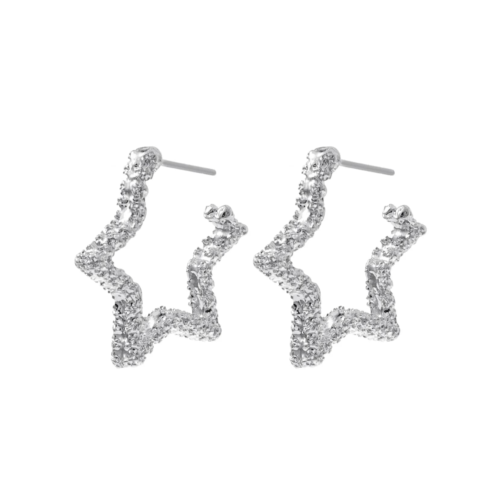 Silverfärgade örhängen, stjärnformade hoops - 0,5x2 cm 3