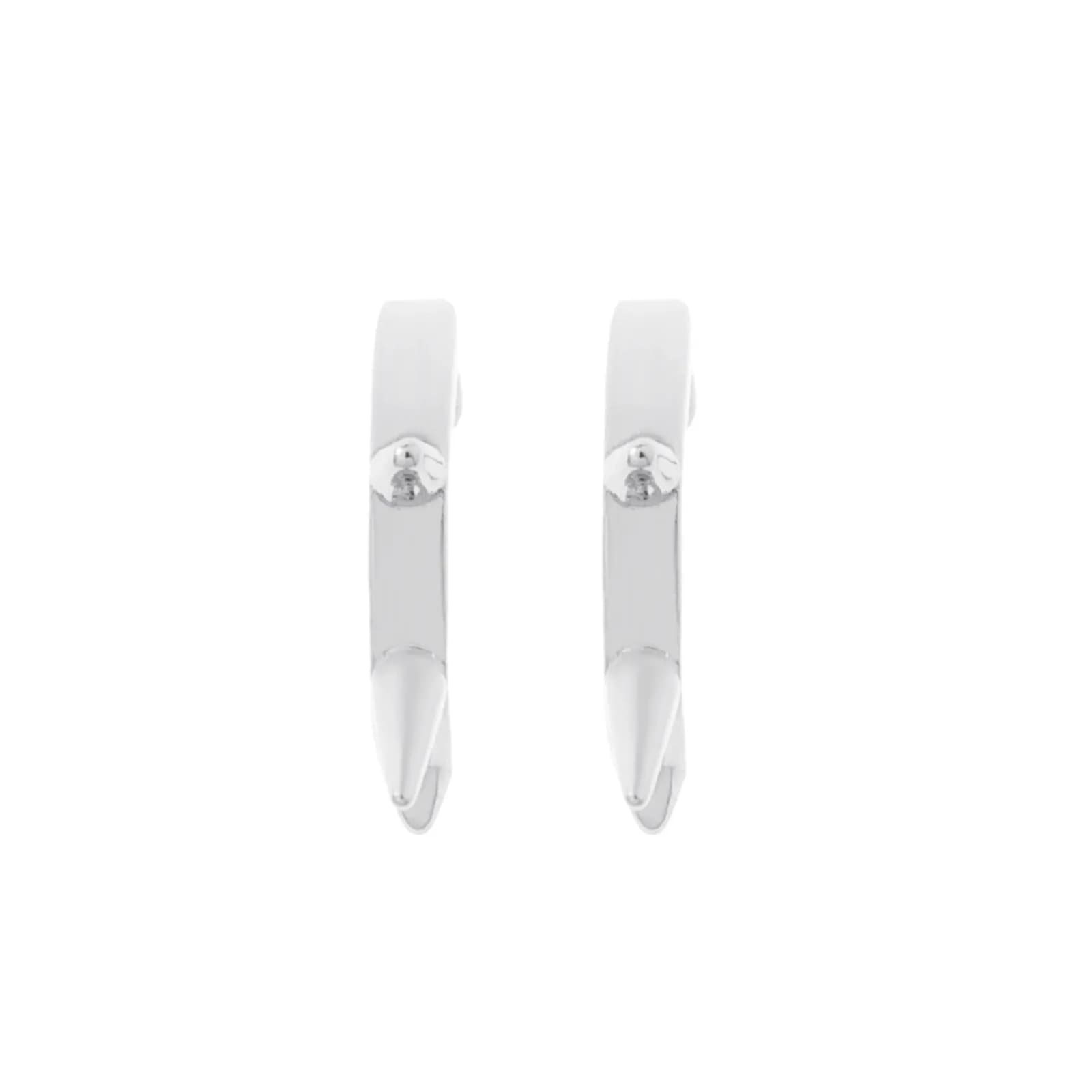 Silverfärgade örhängen, C-hoops med tre nitar - 1cm 2