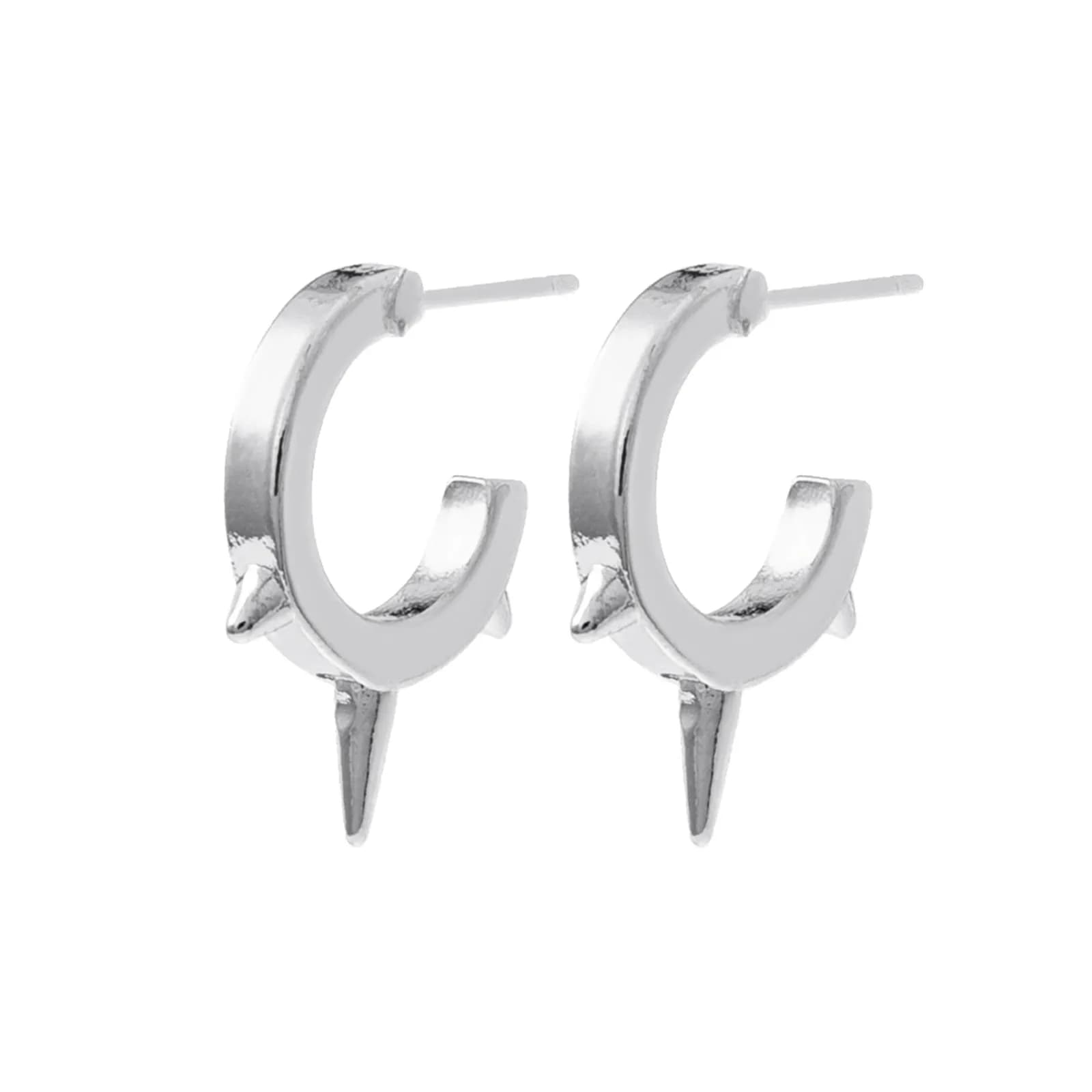 Silverfärgade örhängen, C-hoops med tre nitar - 1cm 3