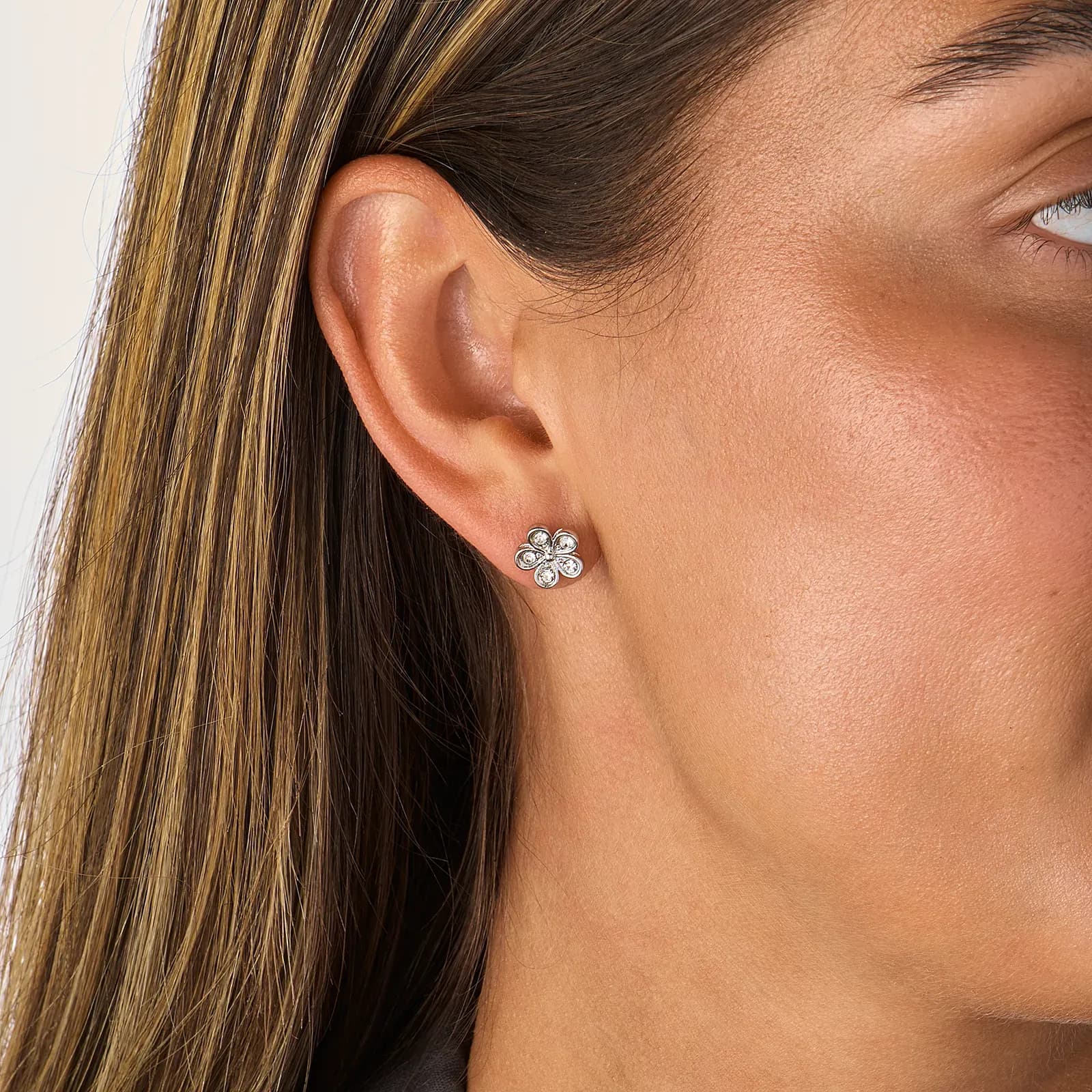 Silverfärgade örhängen, blomformade studs med stenar - 1x1 cm 3