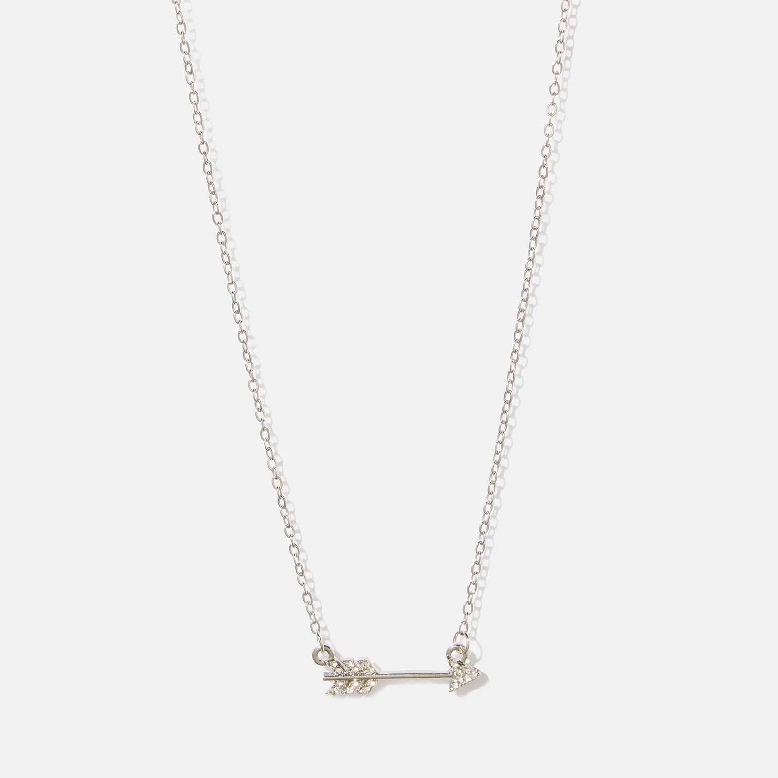 Silverfärgat halsband - hänge pil