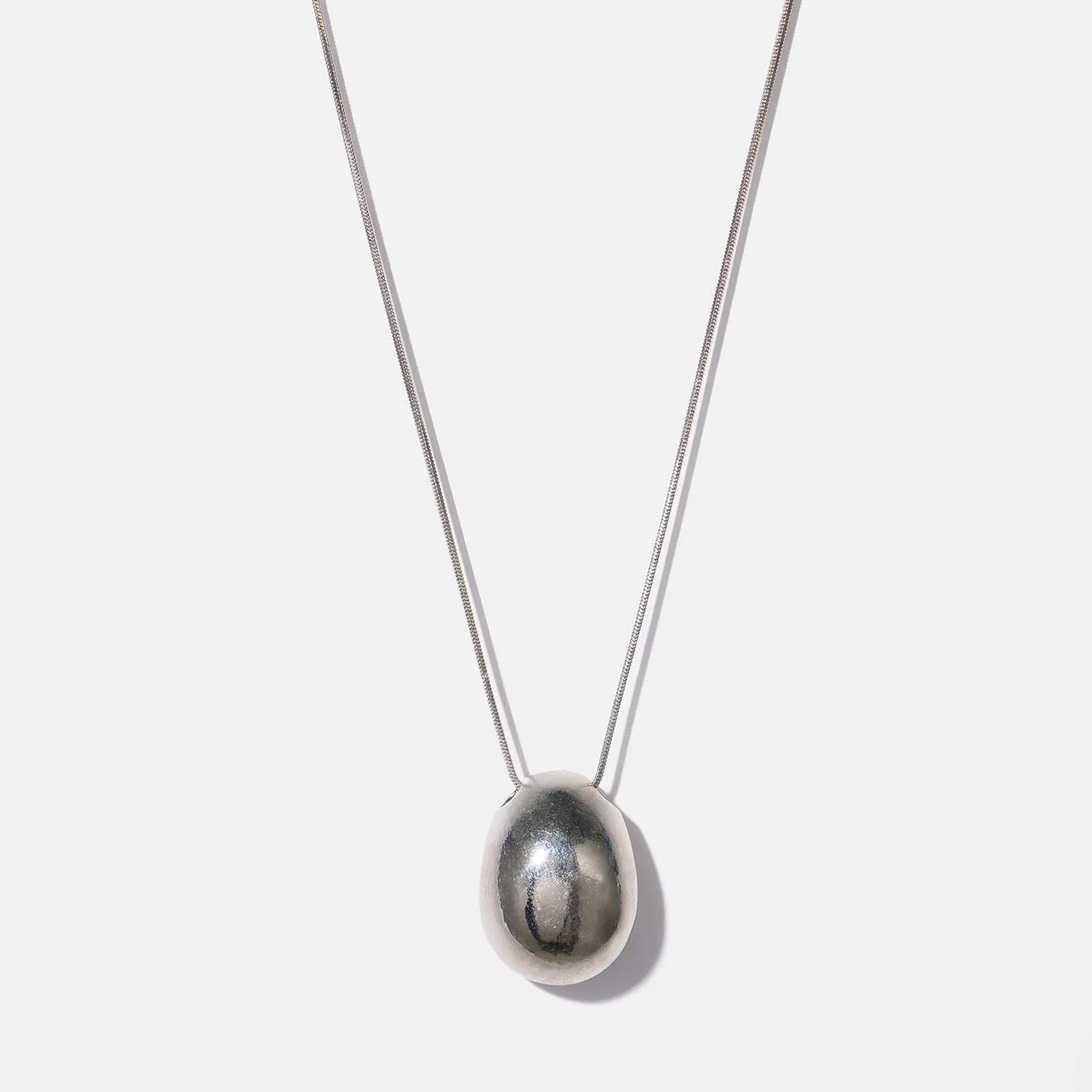 Silverfärgat halsband -  runt hänge 1