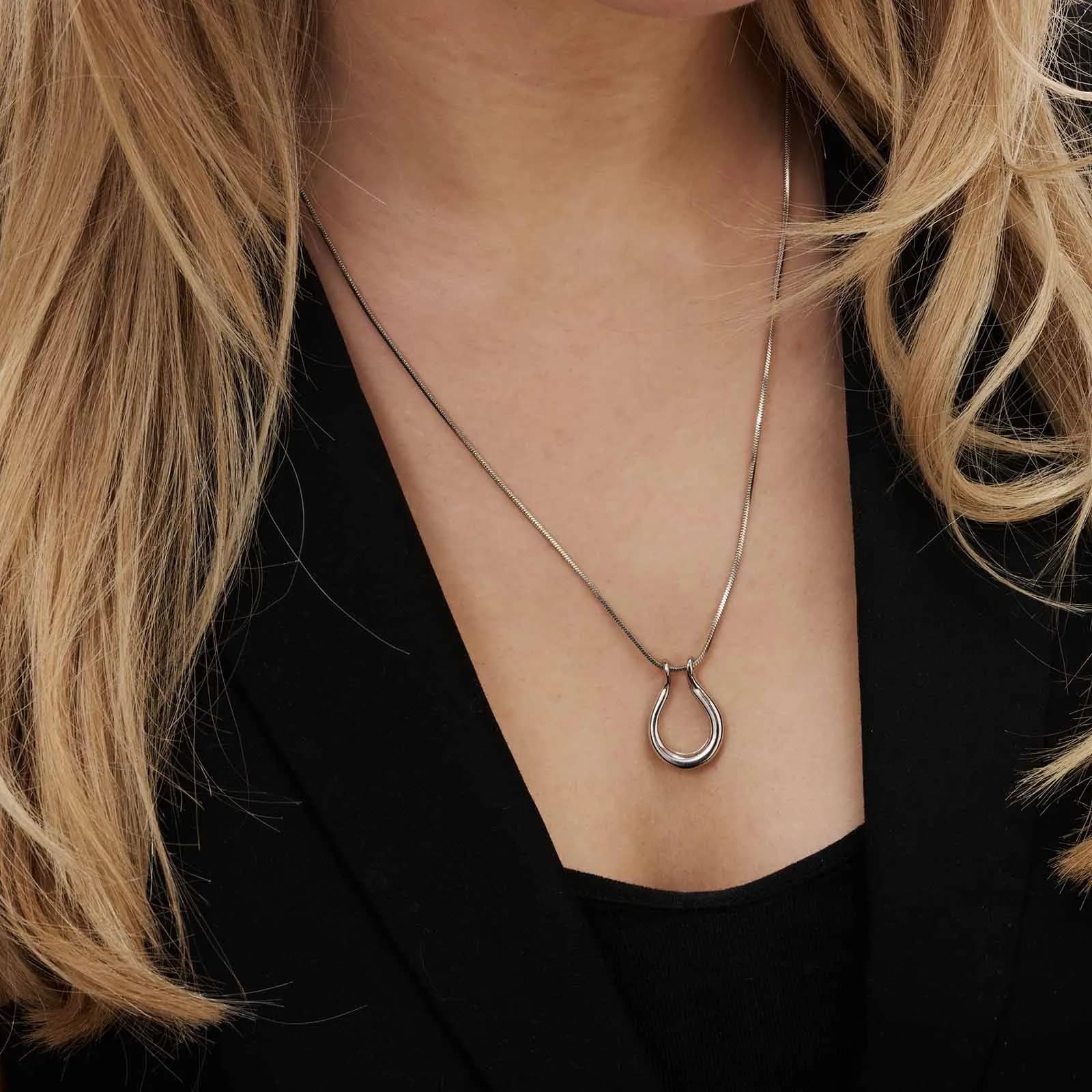 Silverfärgat halsband, bygel, 62+7cm 2