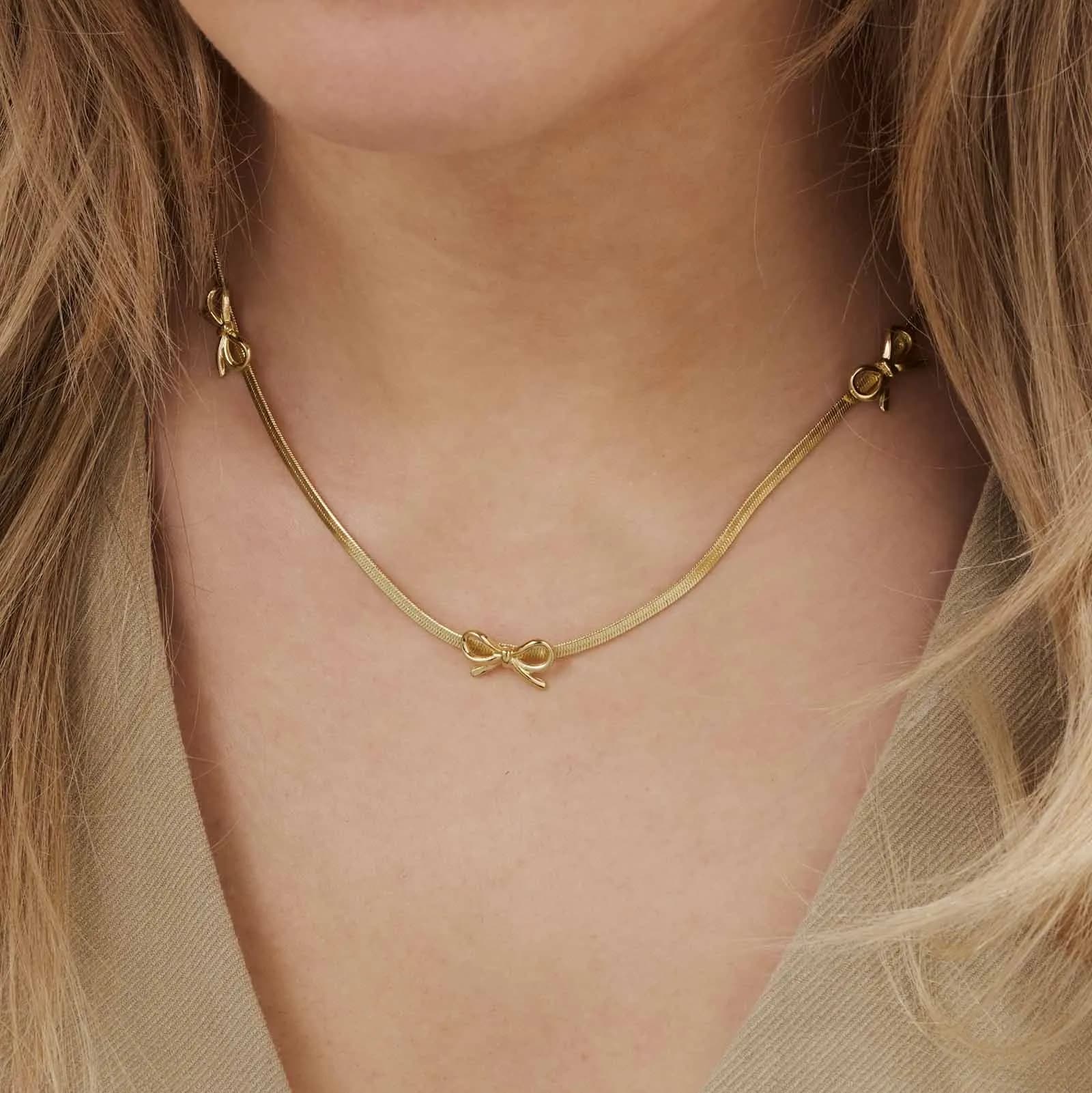 Guldfärgat halsband, rosetter, 40+6cm 2