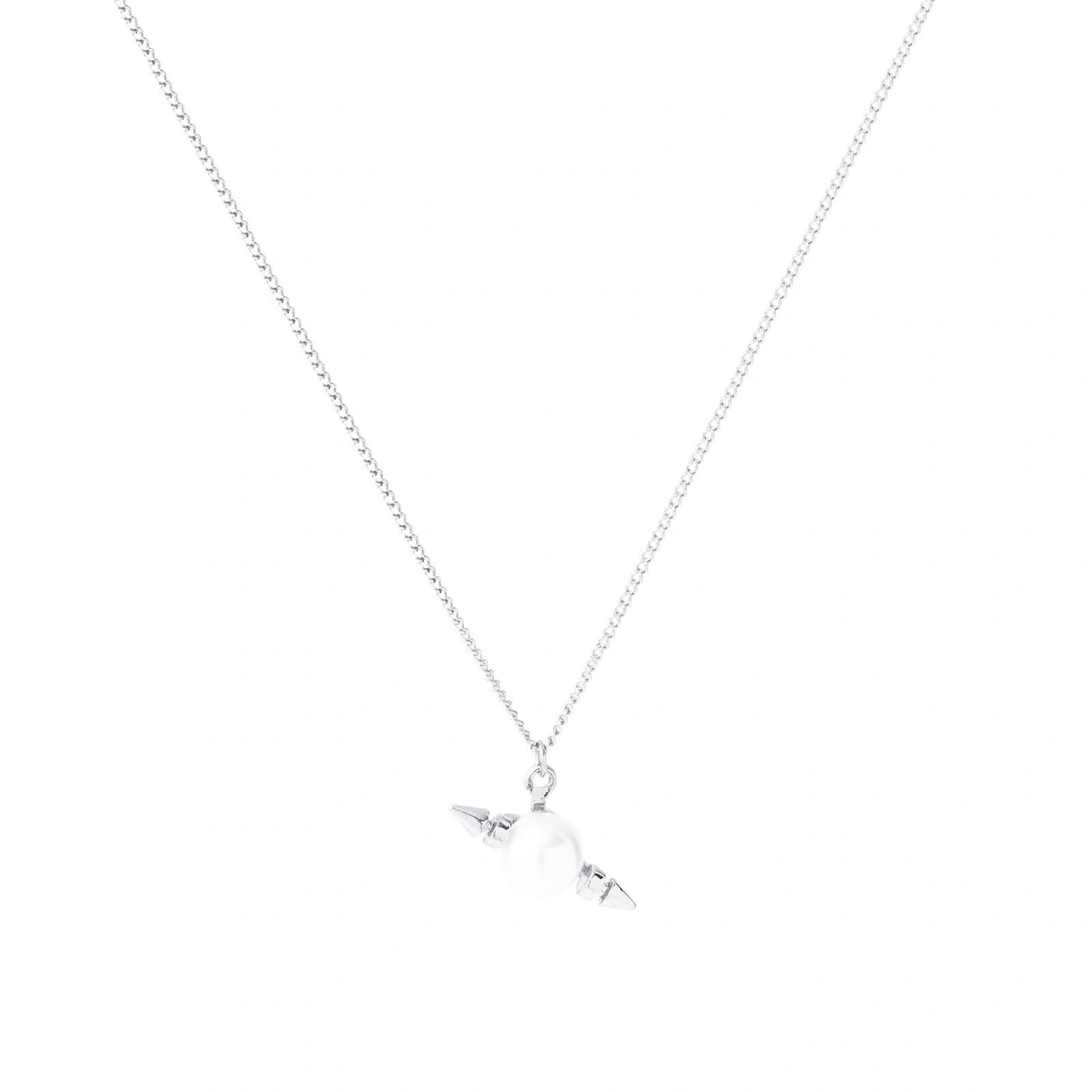 Silverfärgat halsband med hängande pärla och pil – 42+5cm 1