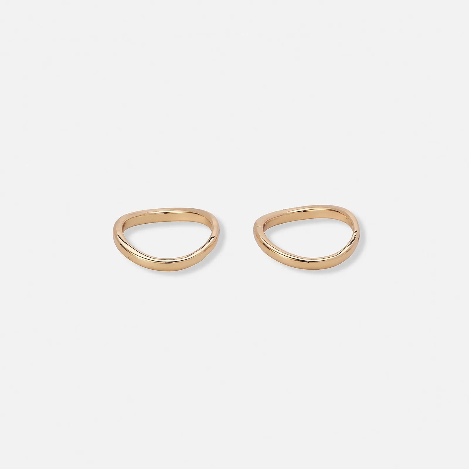 2-pack vågiga guldfärgade ringar