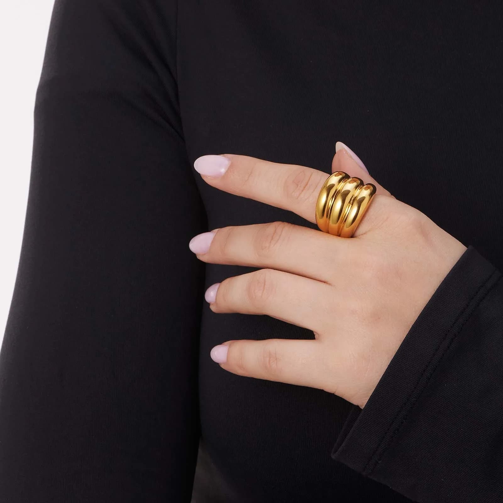 Guldfärgade ring, bred trebladig design - 20 mm 2