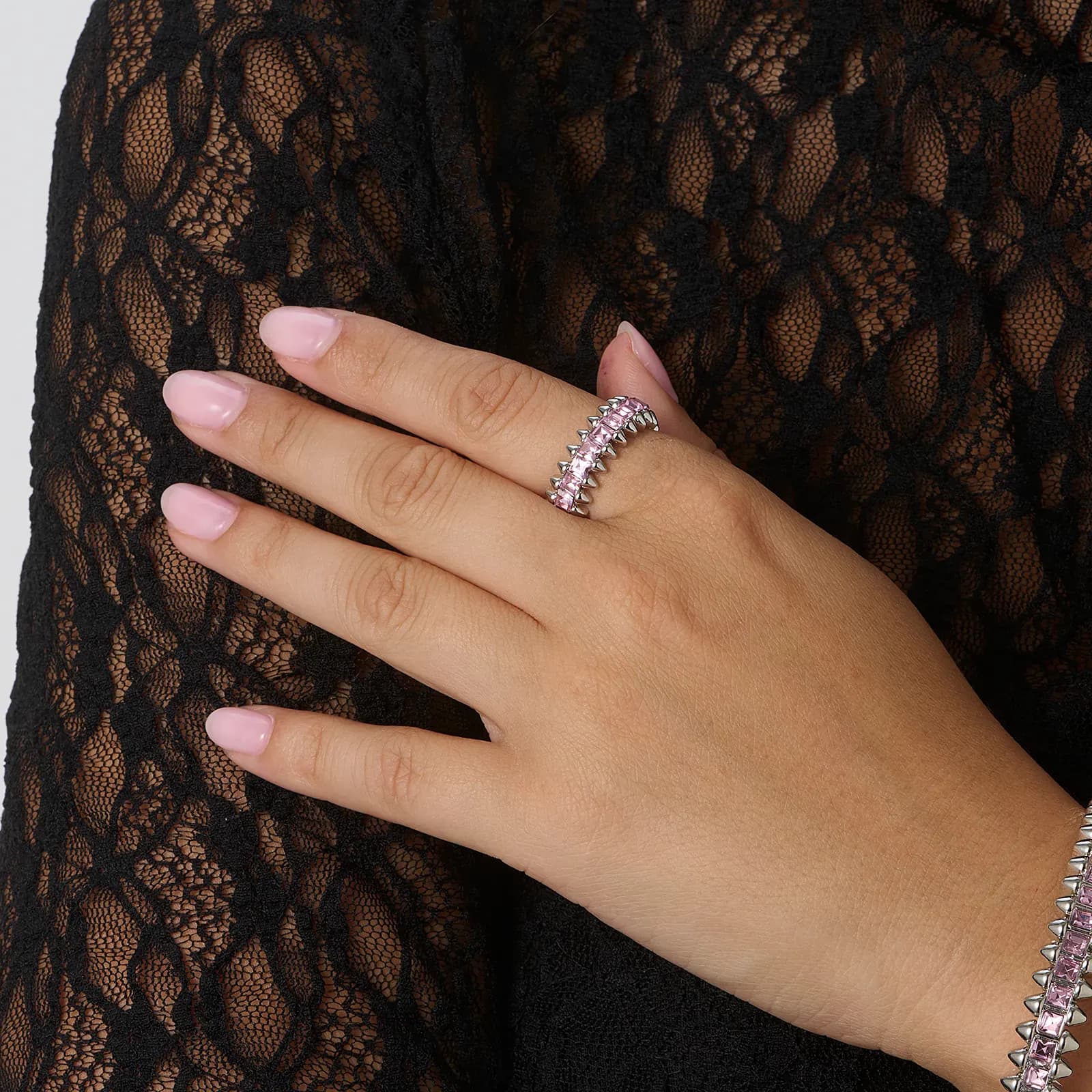 Silverfärgad ring Spike Noir, rosa rektanglar