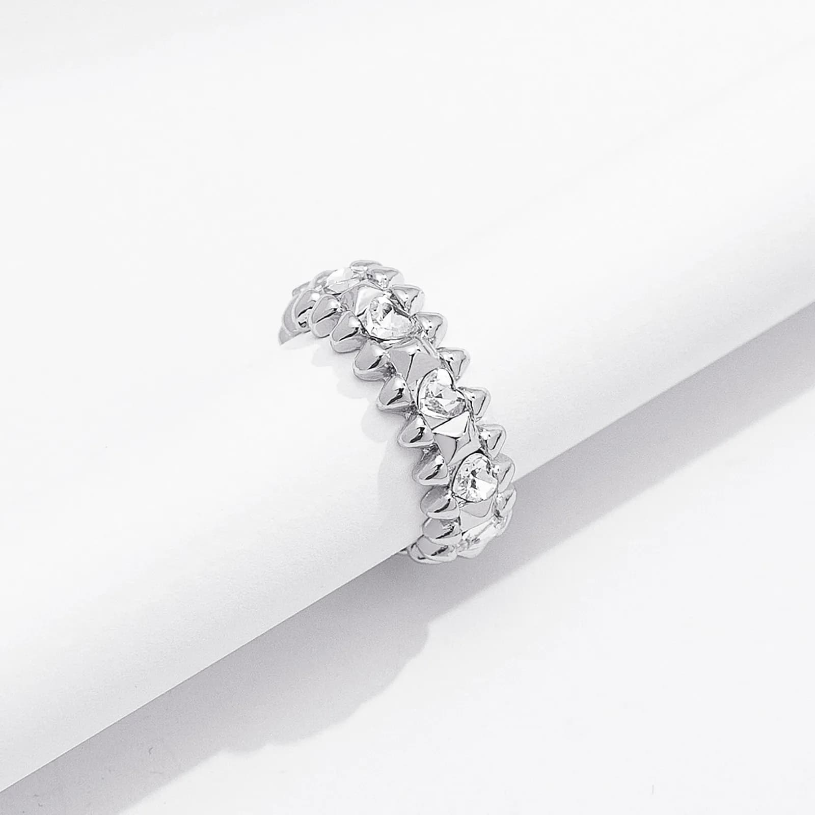 Silverfärgad ring Spike Noir, klara hjärtan 3