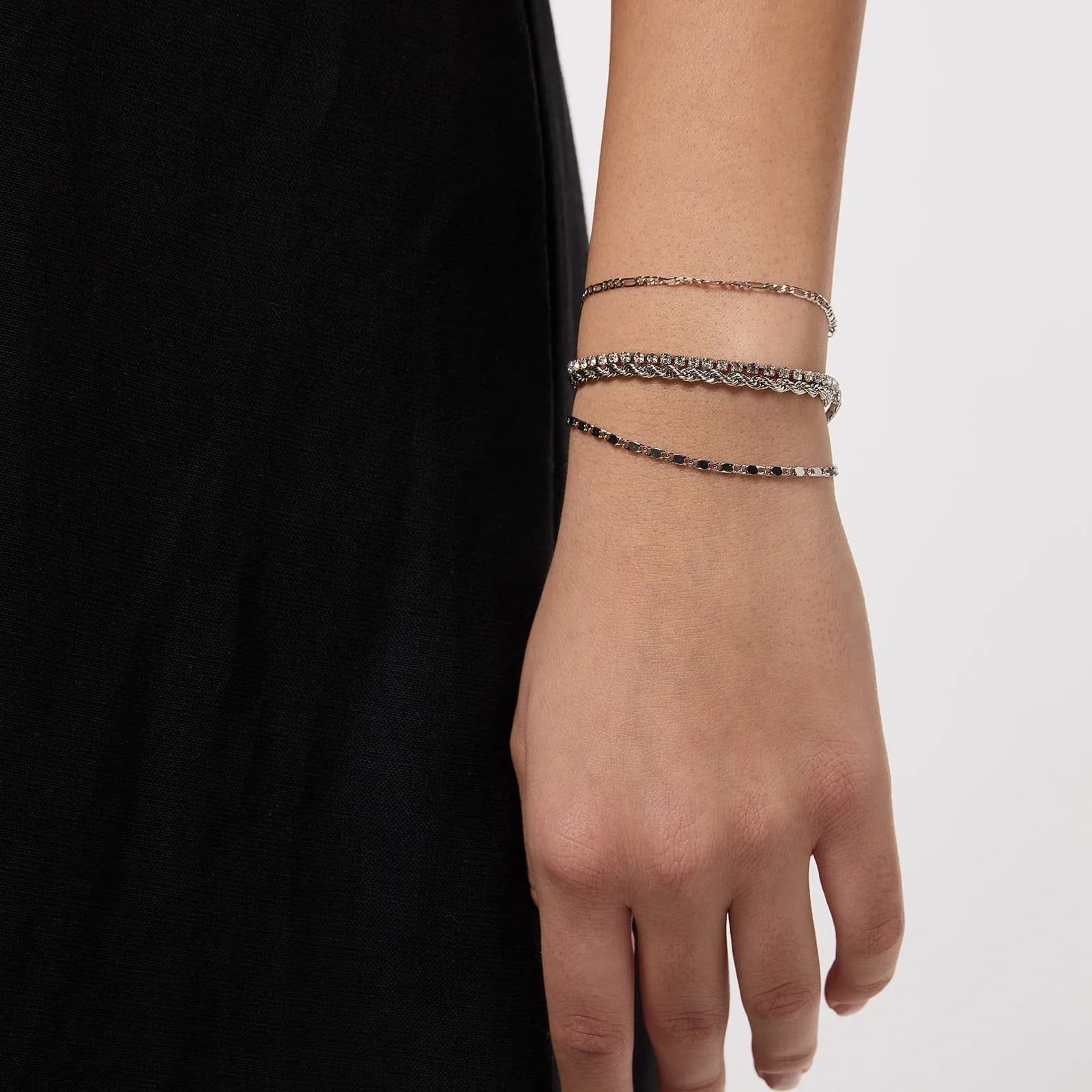4-pack silverfärgade armband dam 2