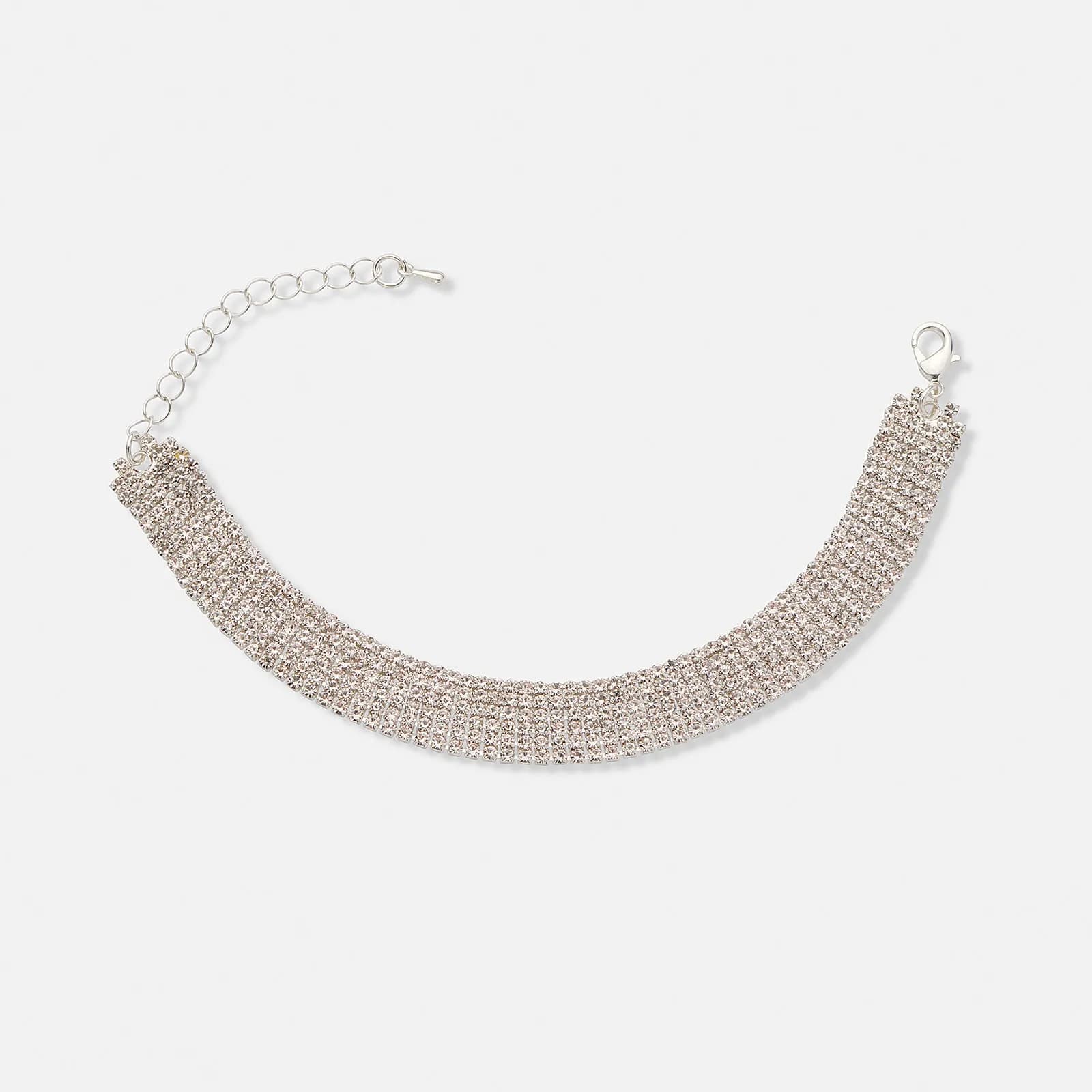 Silverfärgat armband Red Carpet, sex rader strass – 16,5+3 cm