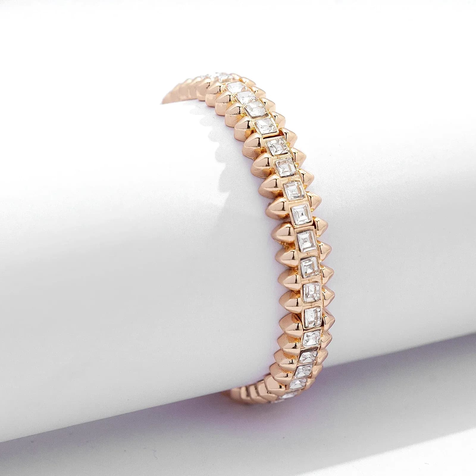 Guldfärgat armband Spike Noir, klara stenar med nitar - Elastiskt