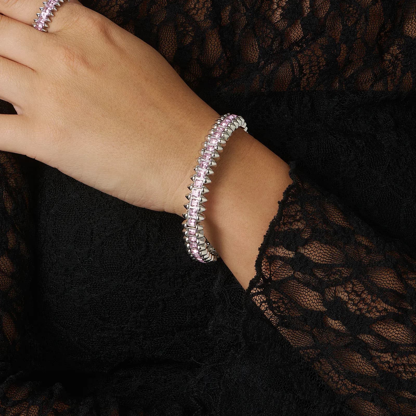 Silverfärgat armband Spike Noir, rosa stenar med nitar - Elastiskt 3