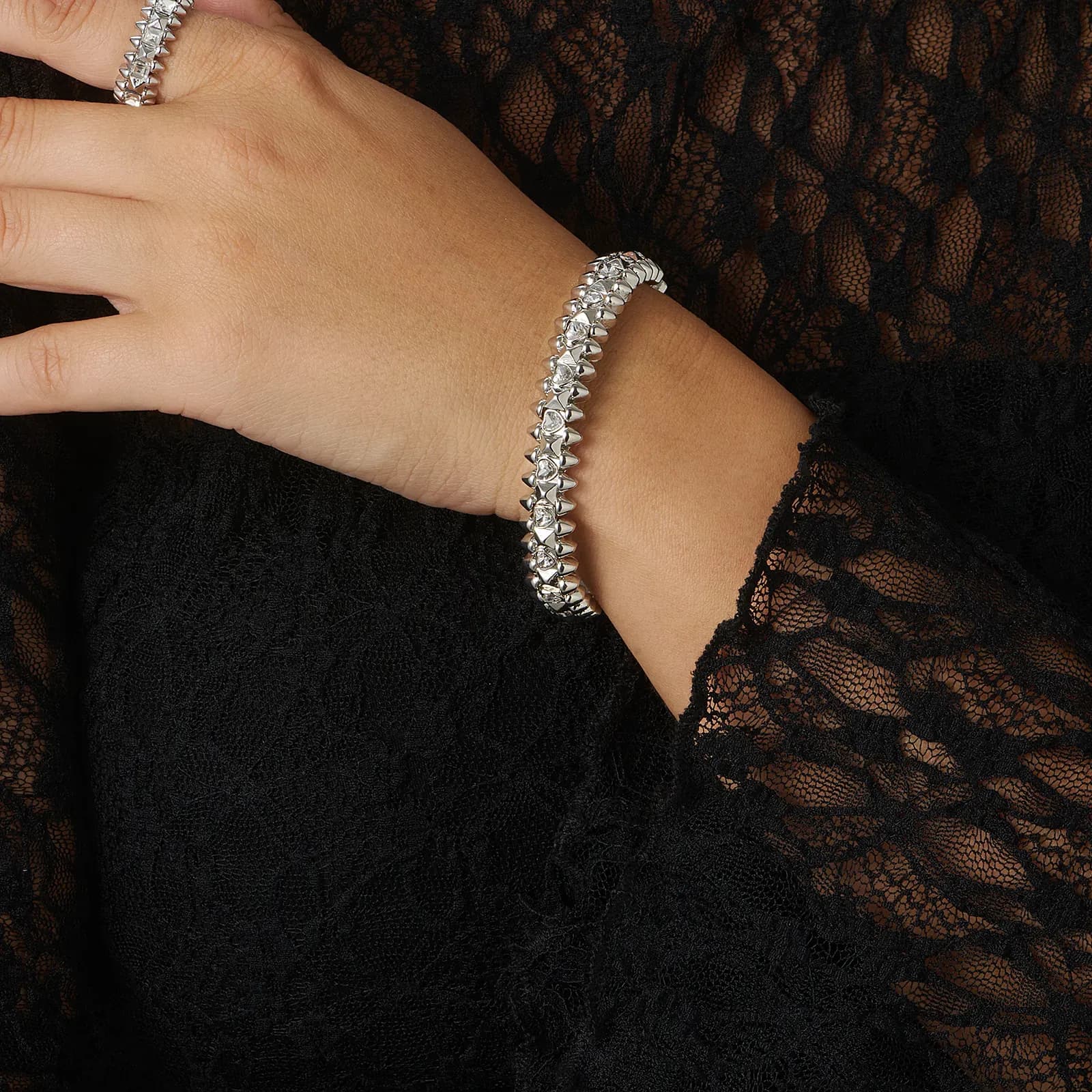 Silverfärgat armband Spike Noir, klara hjärtan - Elastiskt 3