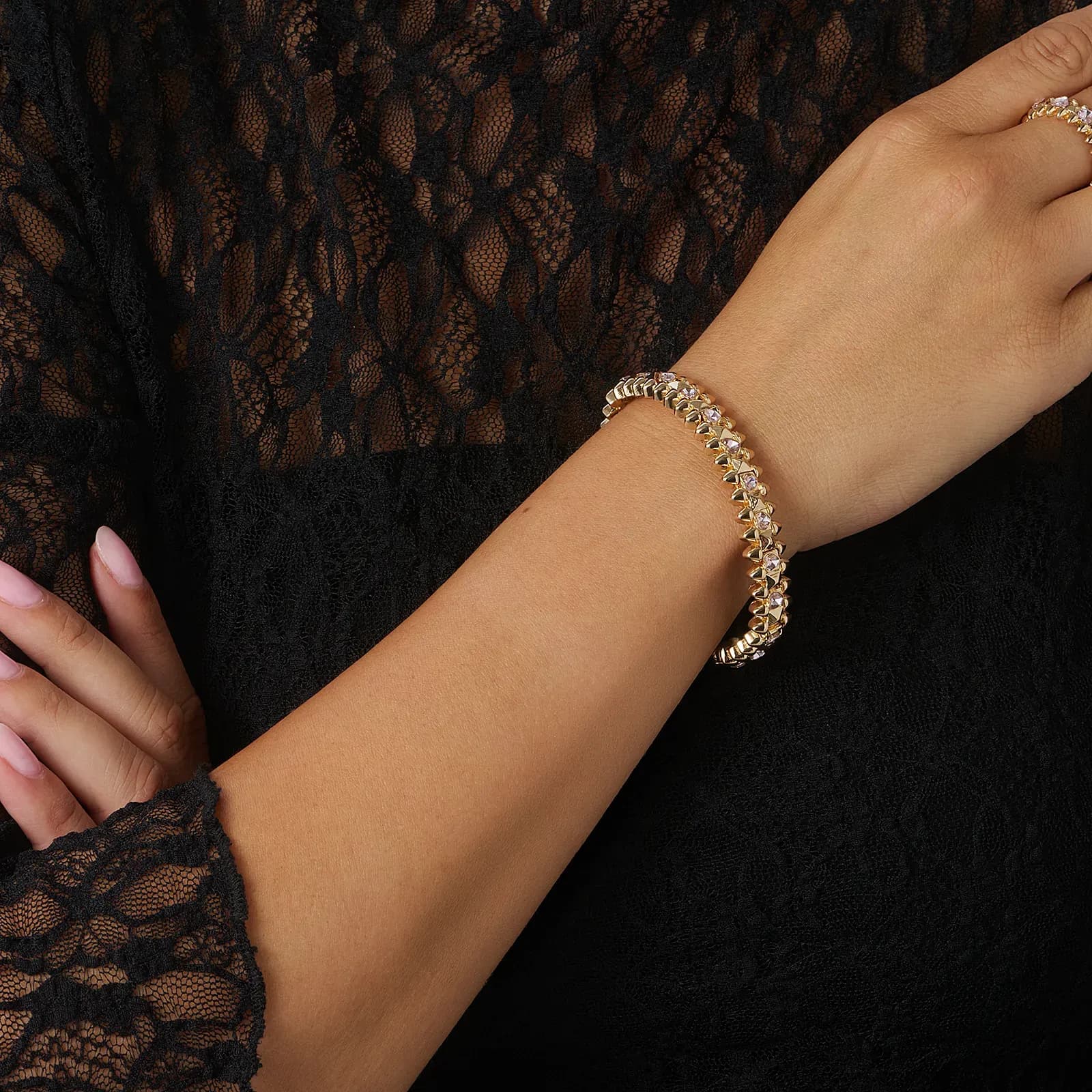 Guldfärgat armband Spike Noir, rosa hjärtan - Elastiskt 3