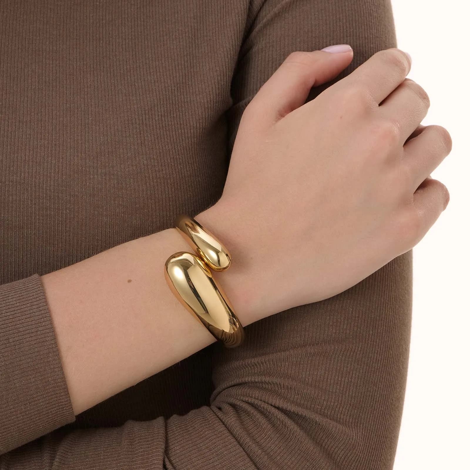 Chunky stilrent guldfärgat armband - bangle 2