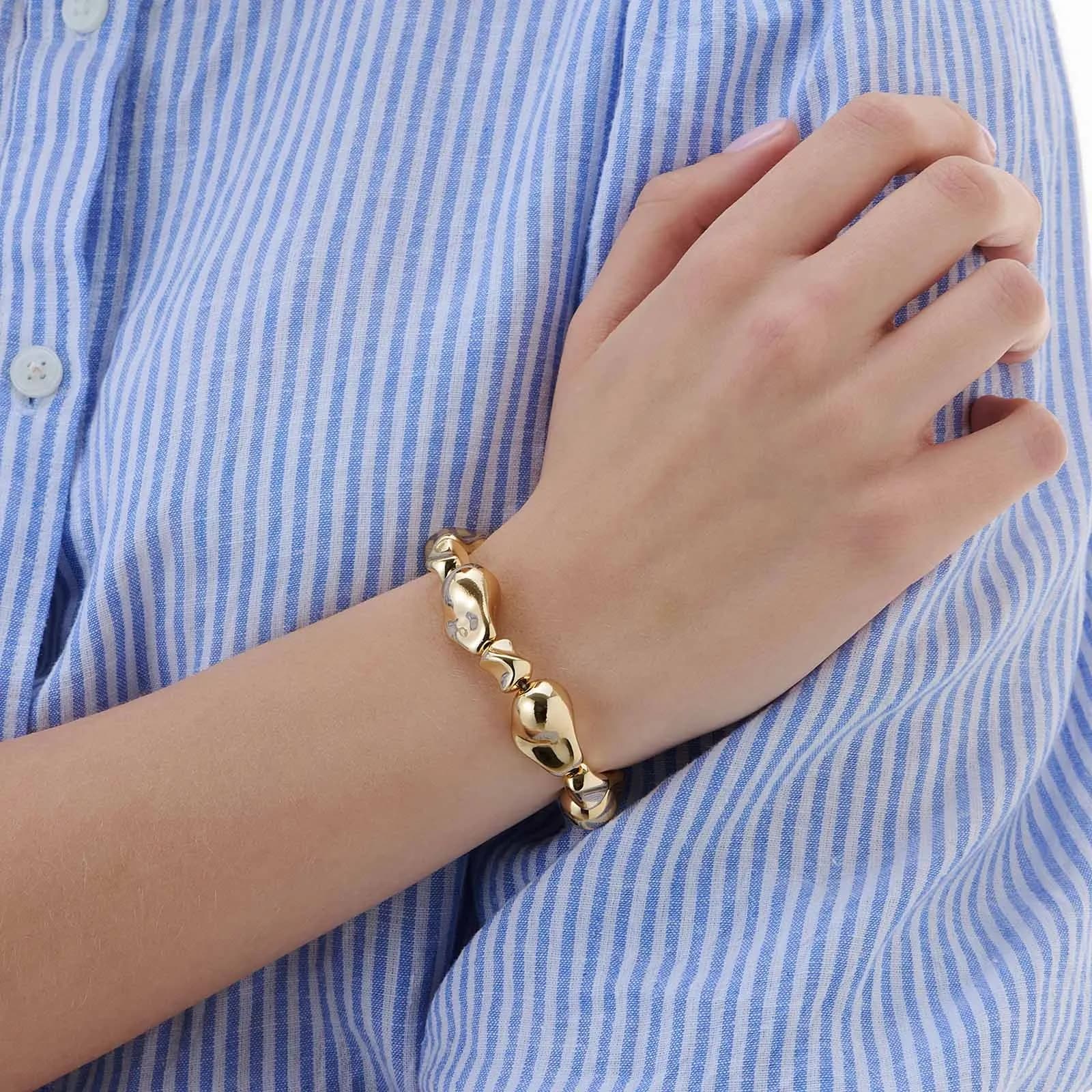 Guldfärgat armband, ojämna kulor - 17cm 2