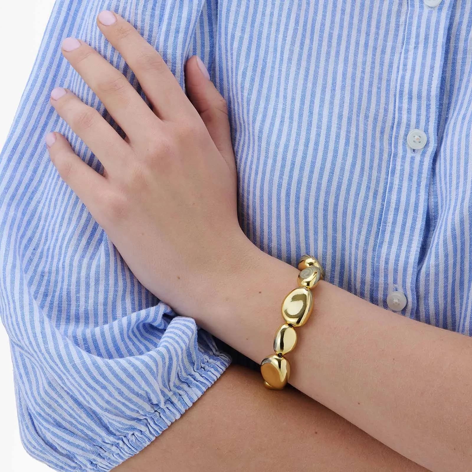 Guldfärgat armband, stora ojämna kulor - 17cm 2