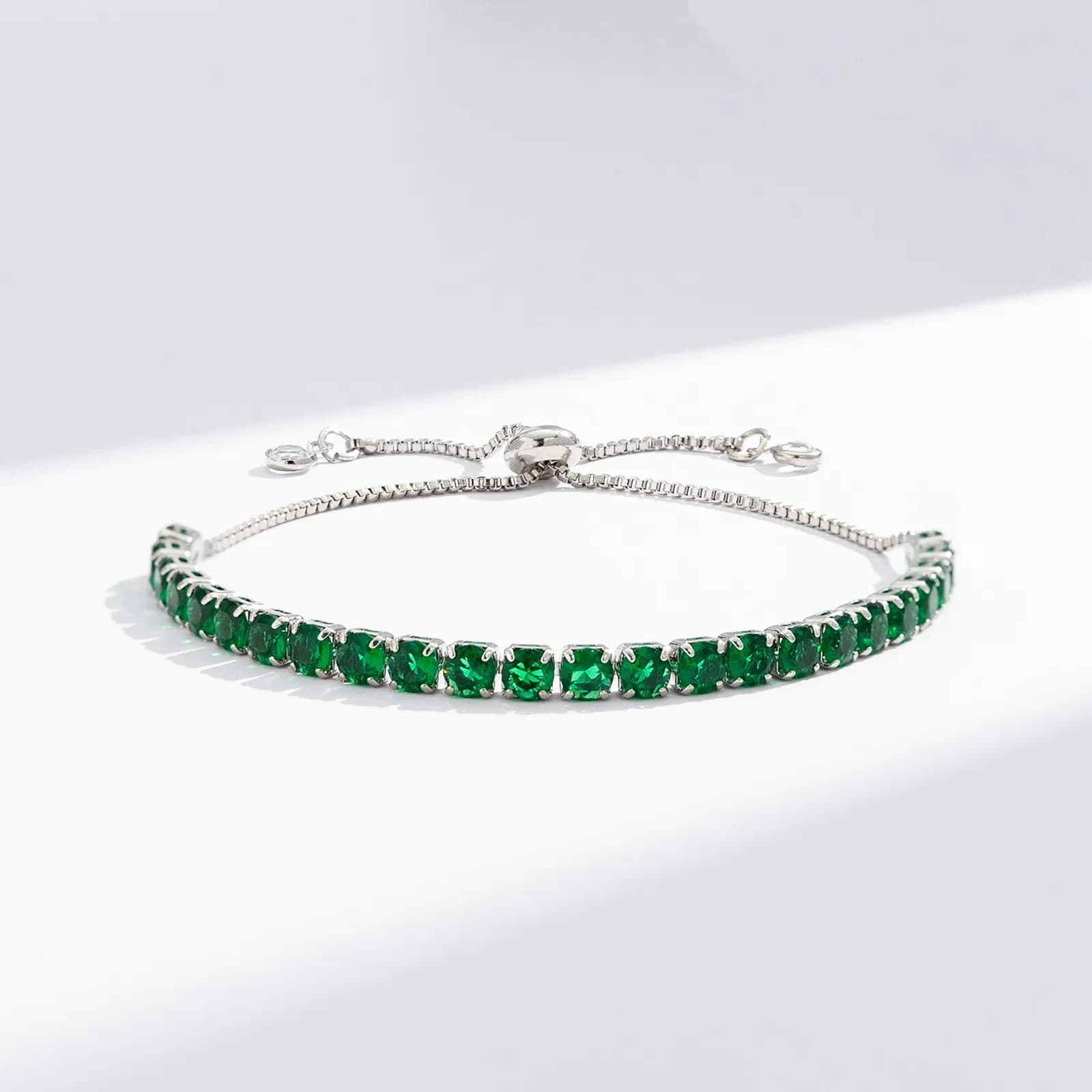 Silverfärgat tennisarmband, smaragdgröna glasstenar - Justerbar 2