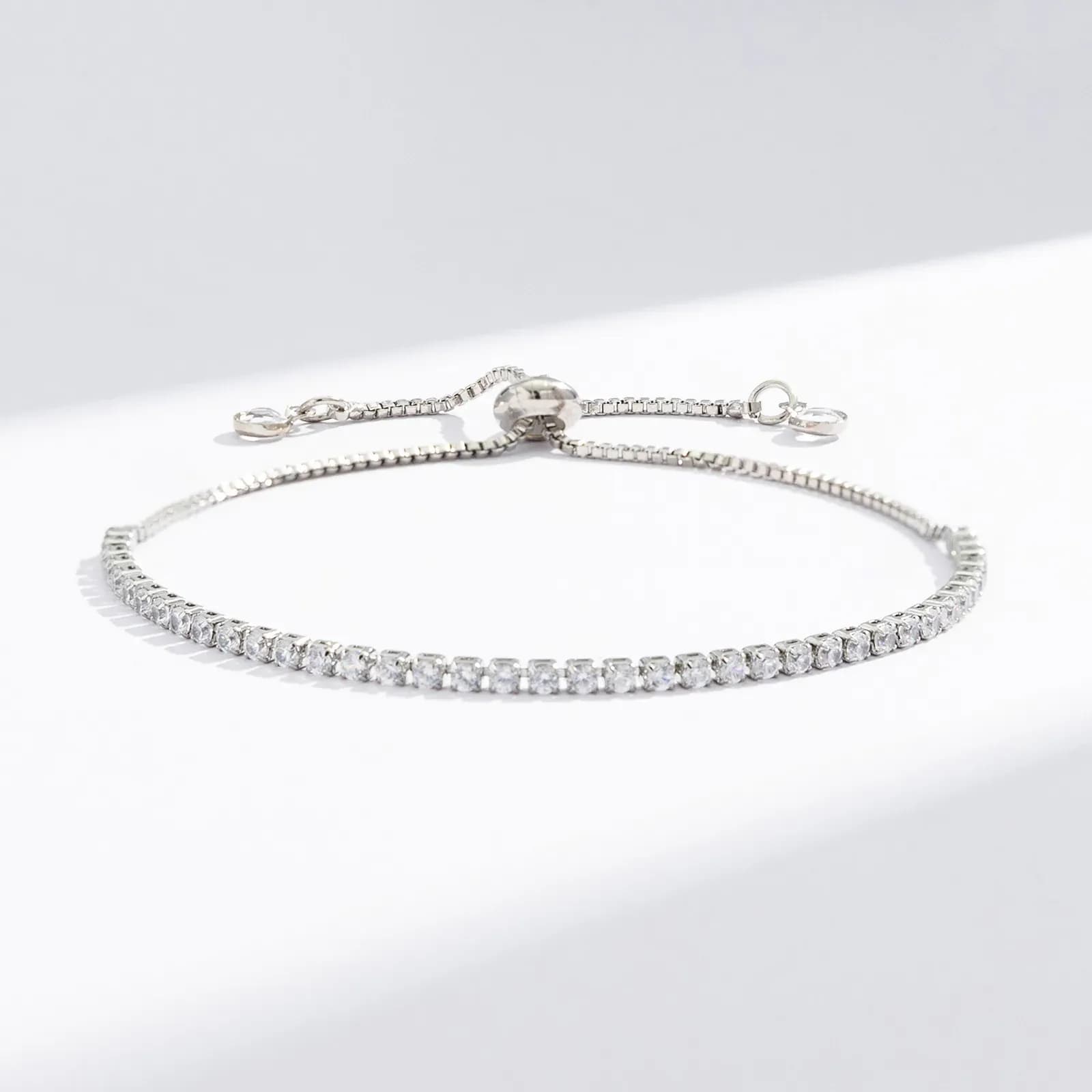 Silverfärgat tennisarmband, klara glasstenar - Justerbar 2