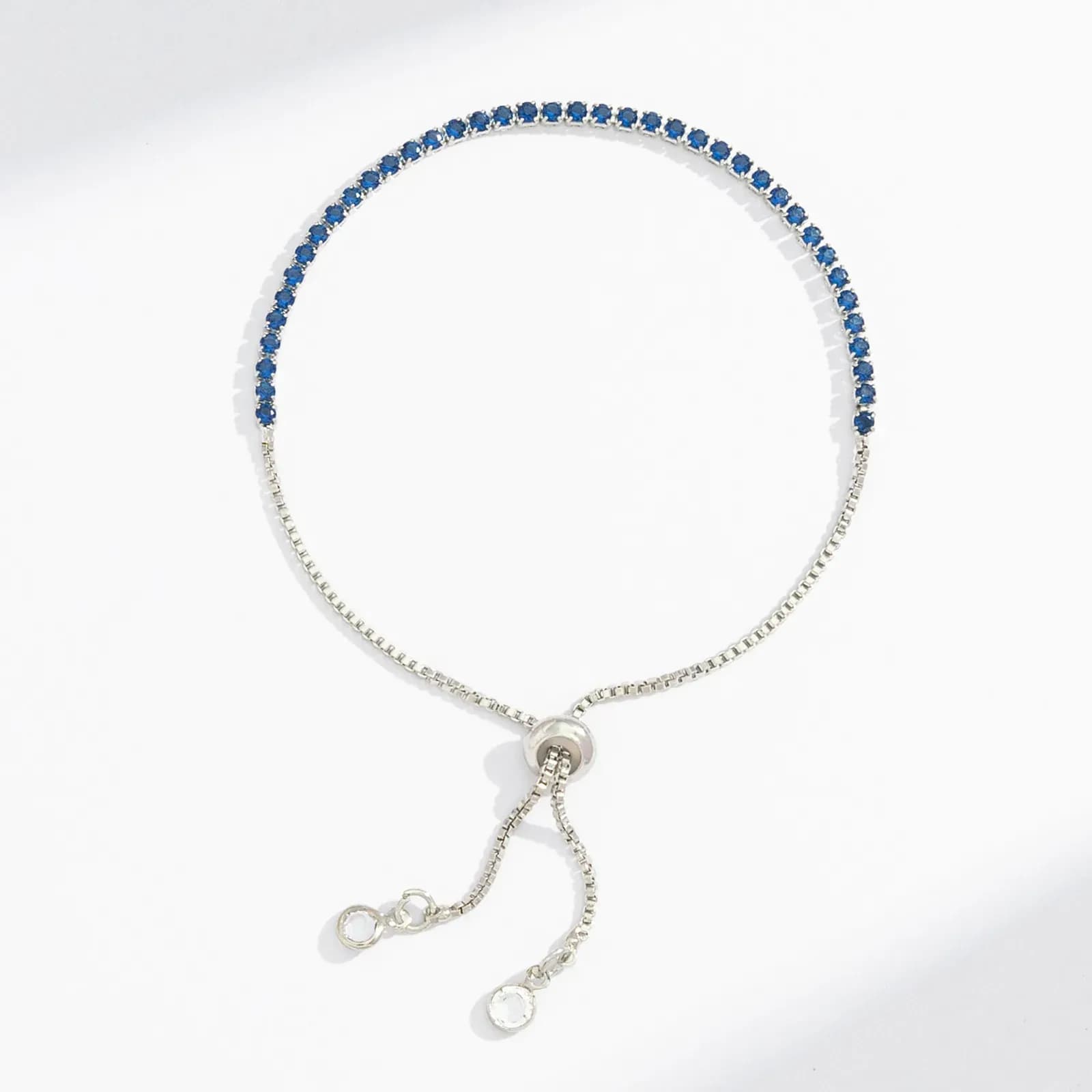 Silverfärgat tennisarmband, blå glasstenar - Justerbar