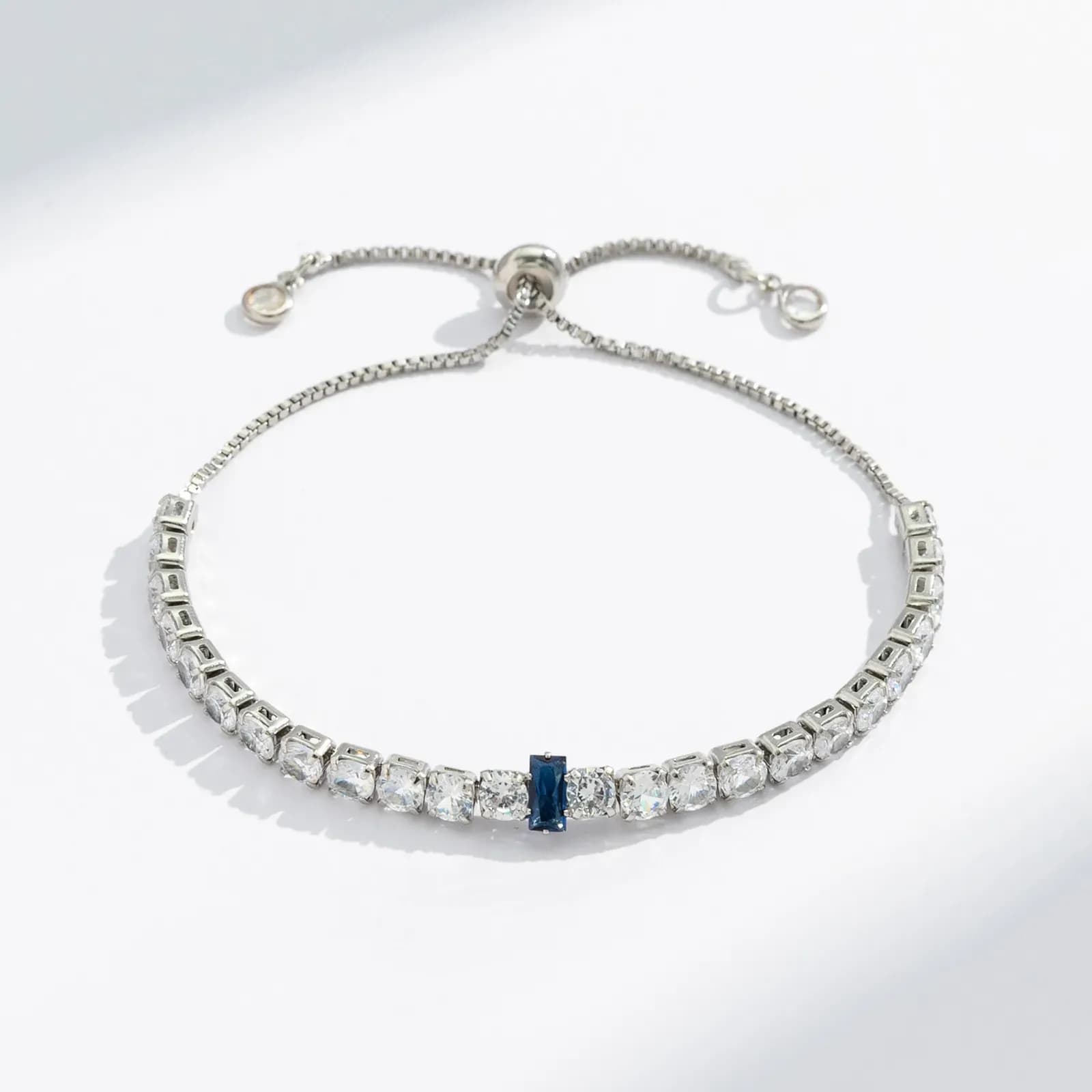 Silverfärgat tennisarmband, blå rektangulär glassten - Justerbar