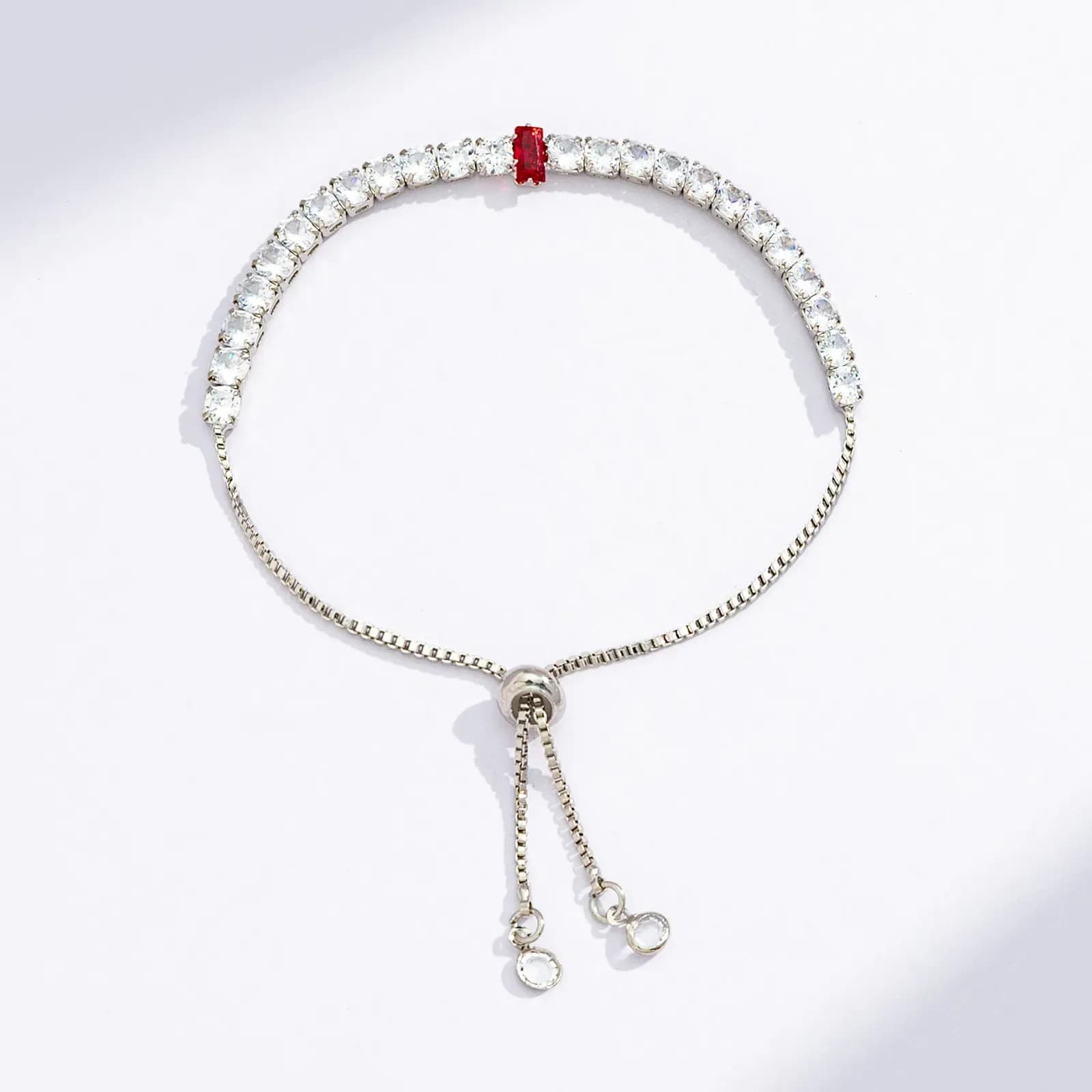 Silverfärgat tennisarmband, röd rektangulär glassten - Justerbar 2