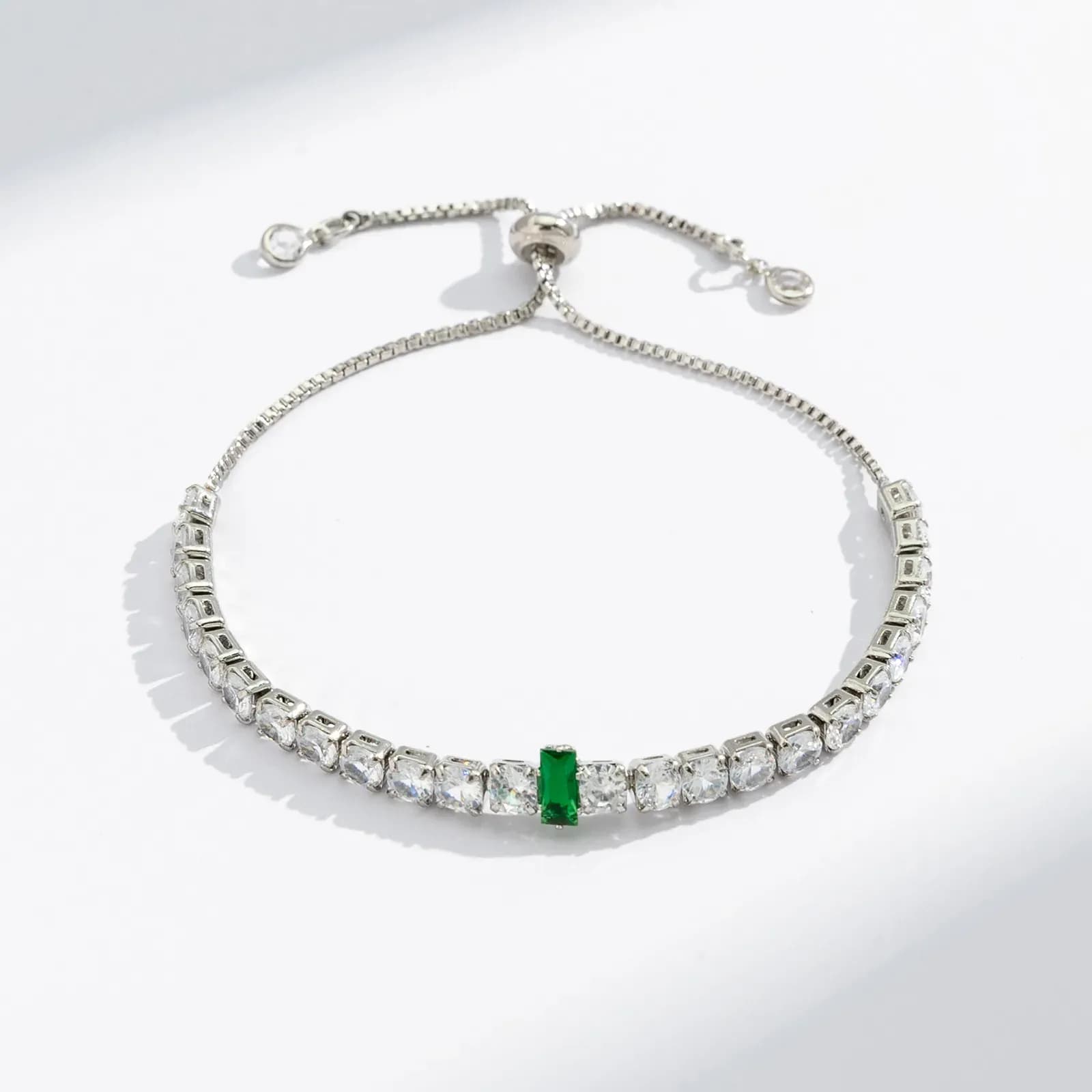 Silverfärgat tennisarmband, grön rektangulär glassten - Justerbar