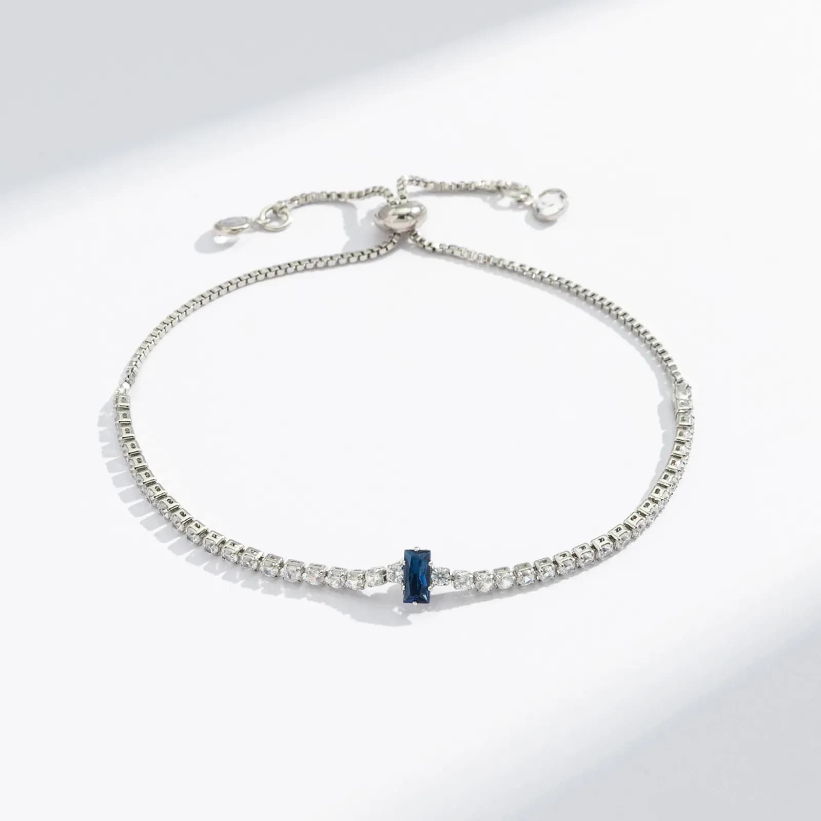 Silverfärgat tennisarmband, blå rektangulär sten - Justerbar
