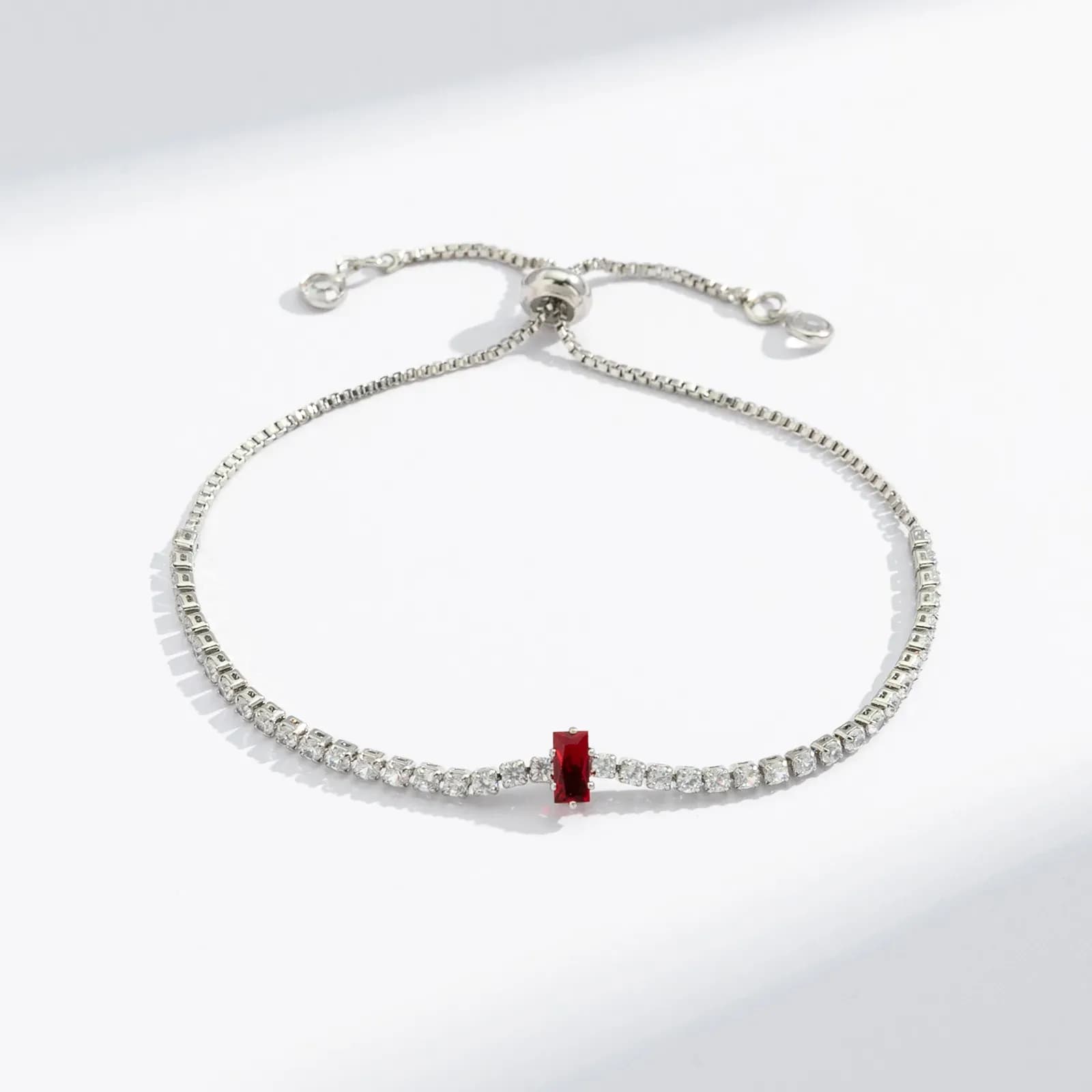 Silverfärgat tennisarmband, röd rektangulär sten - Justerbar 2