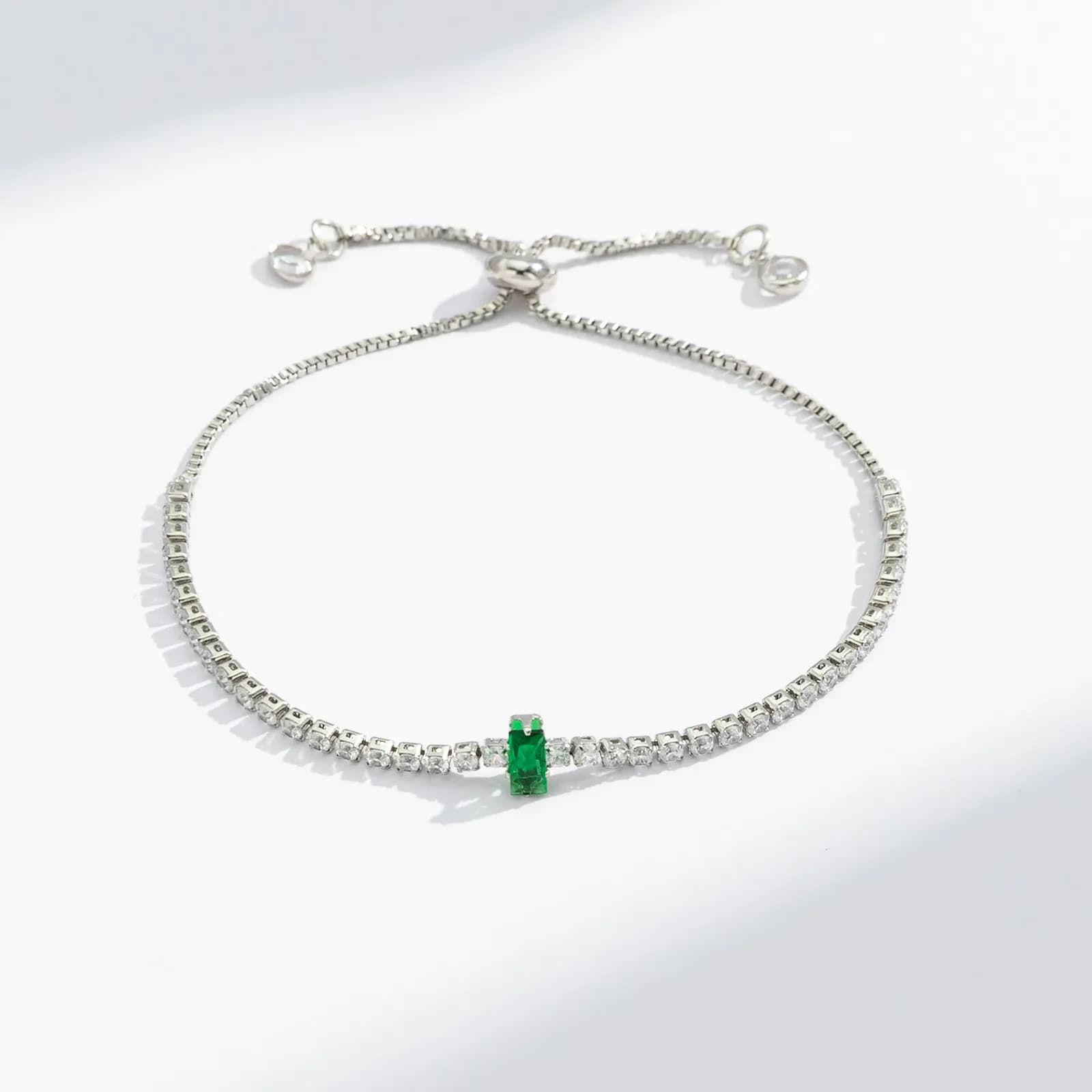 Silverfärgat tennisarmband, grön rektangulär sten - Justerbar